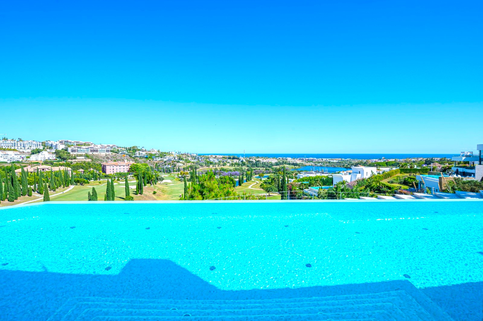 Villa · Benahavis · (V9081)