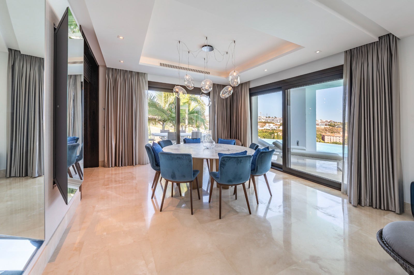 Villa · Benahavis · (V9081)