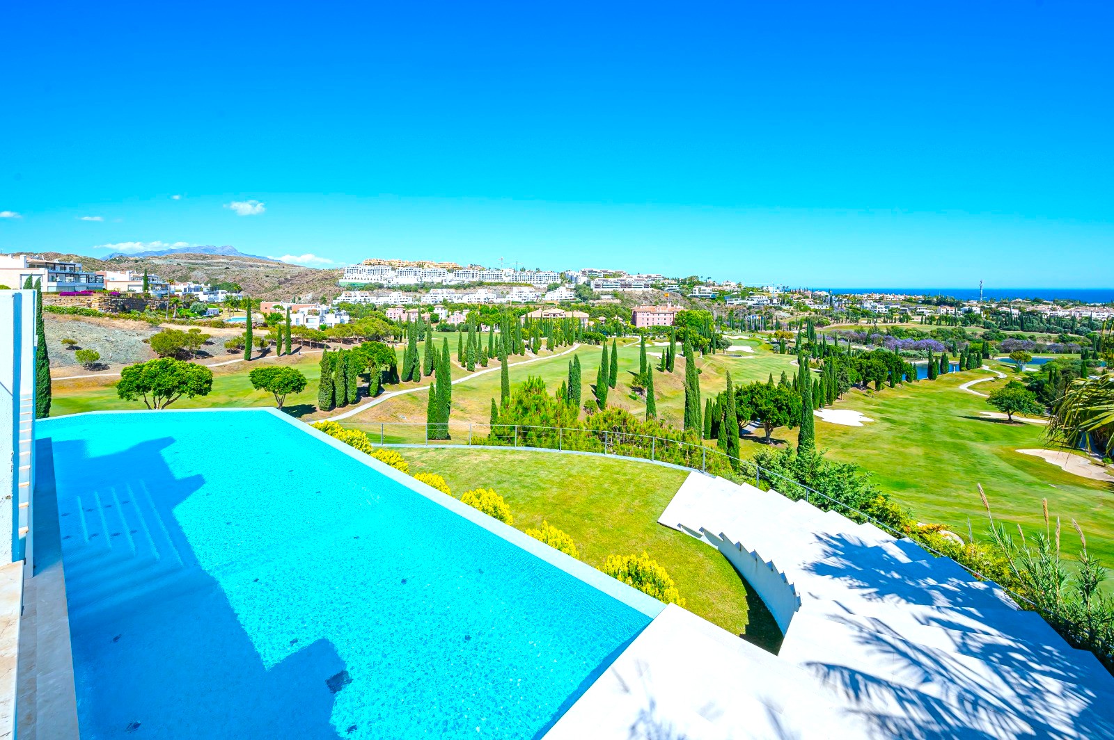 Villa · Benahavis · (V9081)