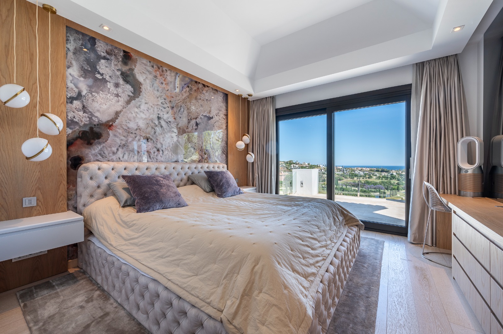 Villa · Benahavis · (V9081)