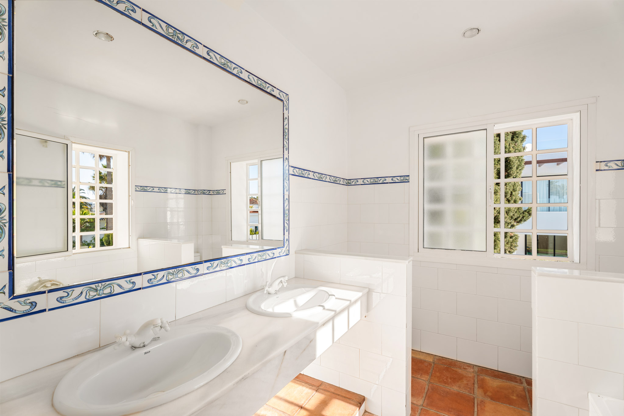 Villa · Marbella · (V9093)