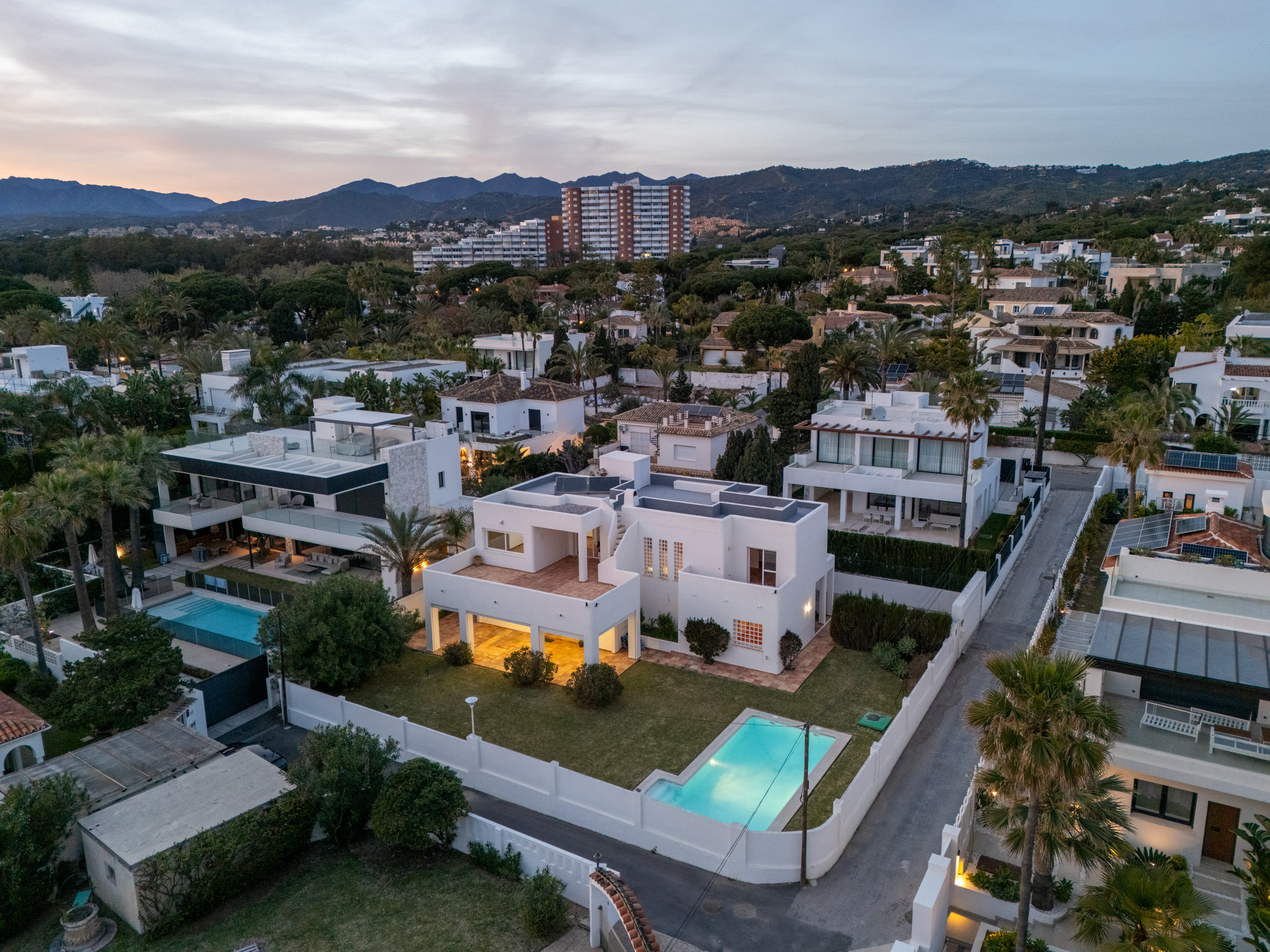 Villa · Marbella · (V9093)