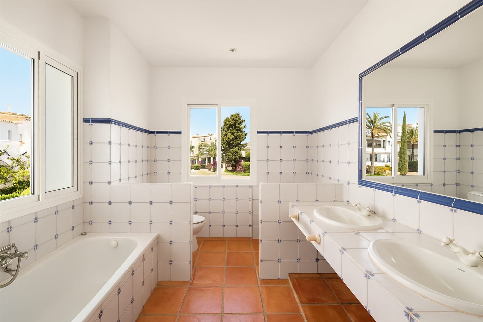 Villa · Marbella · (V9093)