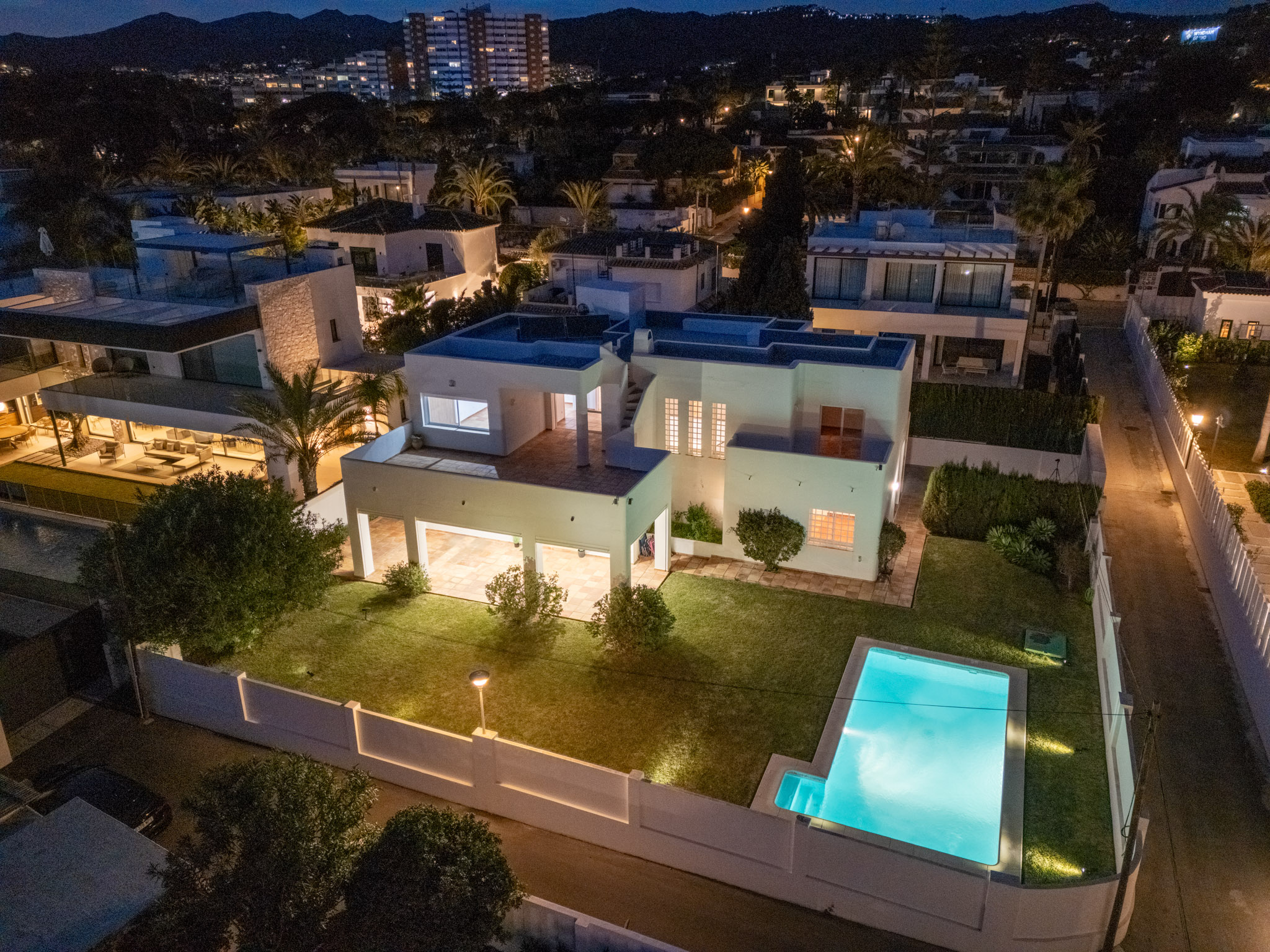 Villa · Marbella · (V9093)