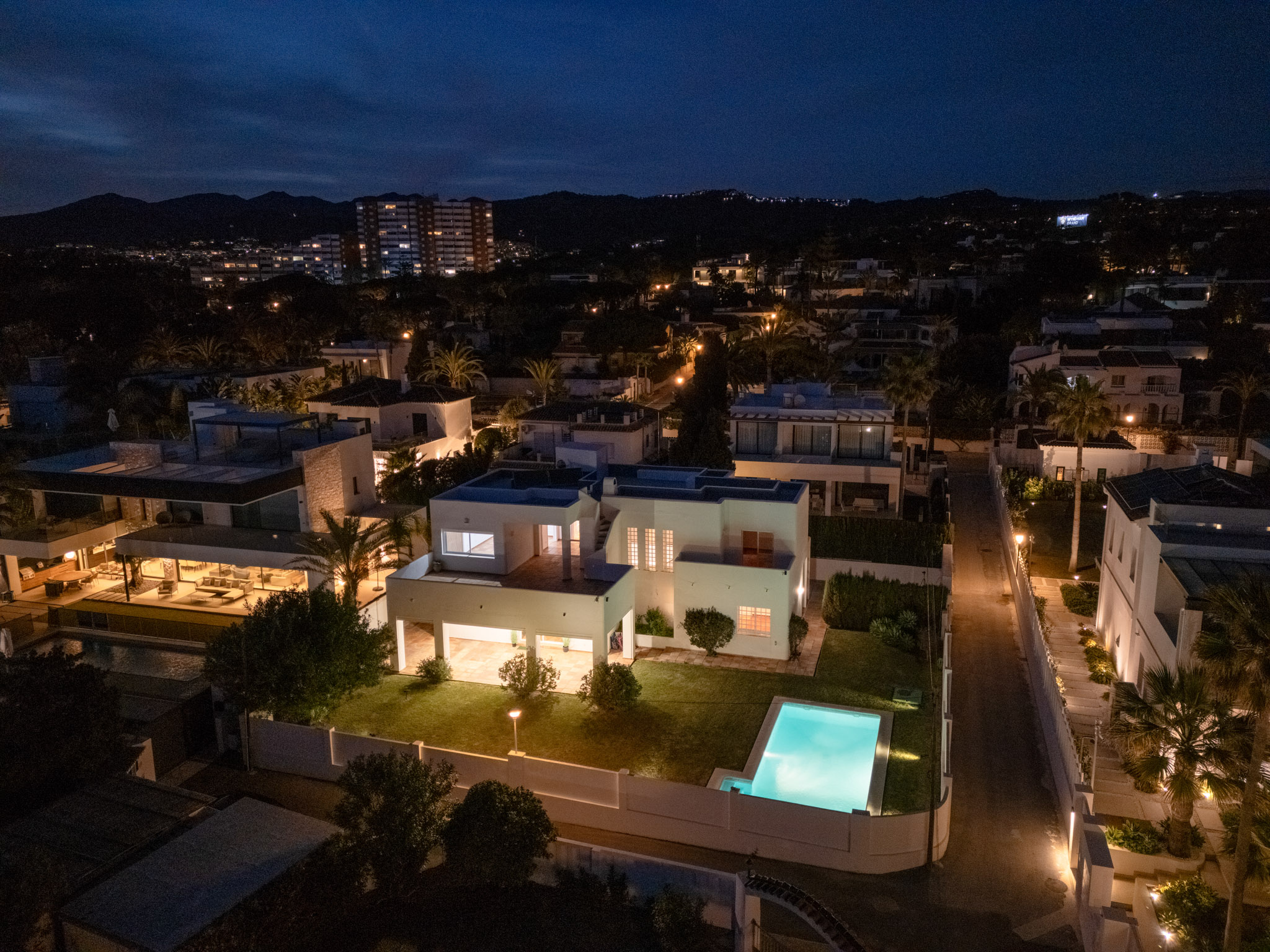 Villa · Marbella · (V9093)