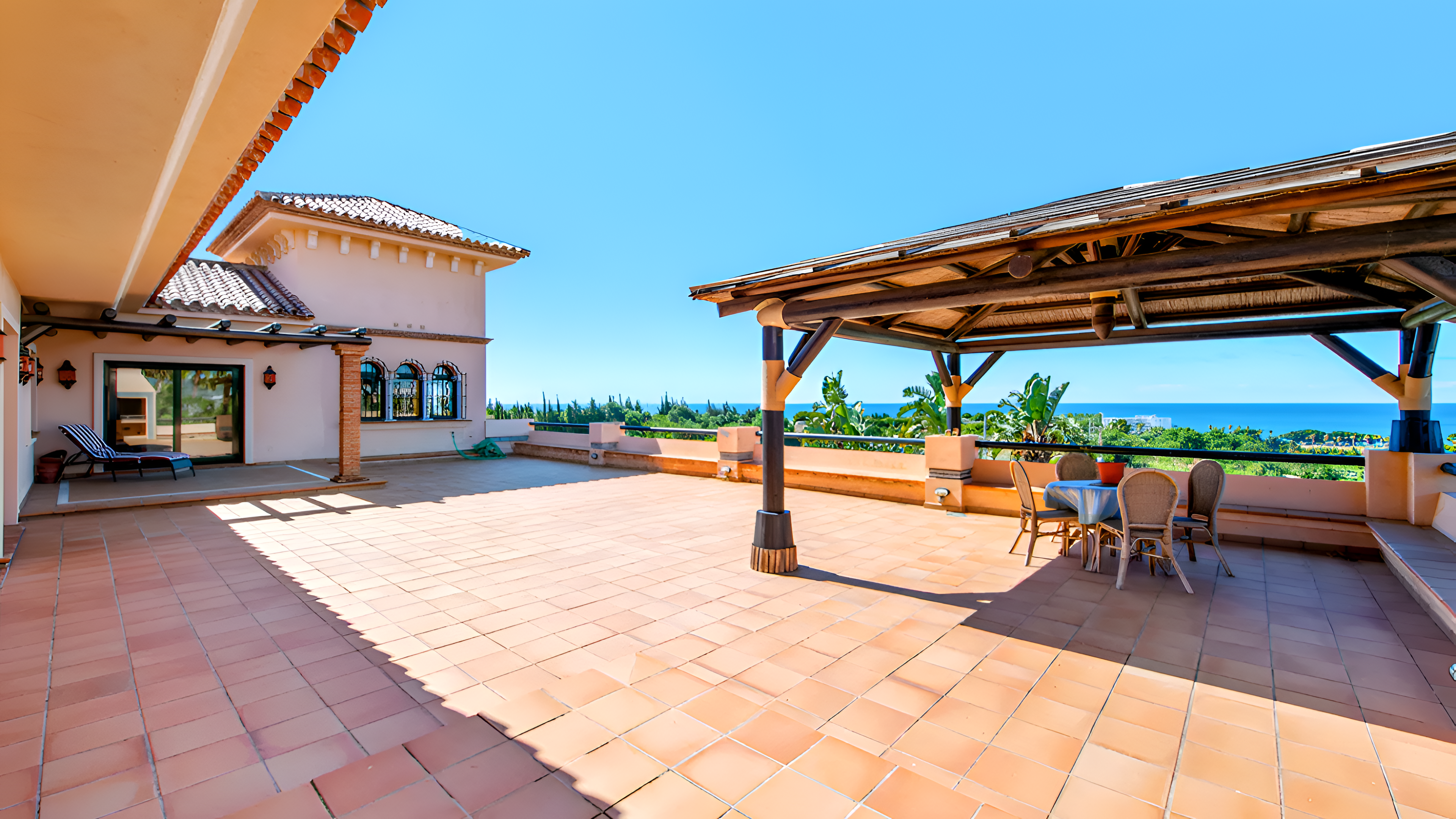 Villa · Estepona · (V0114)
