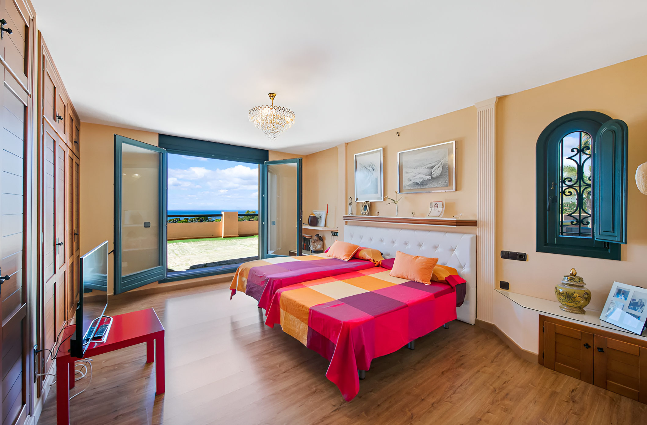 Villa · Estepona · (V0114)