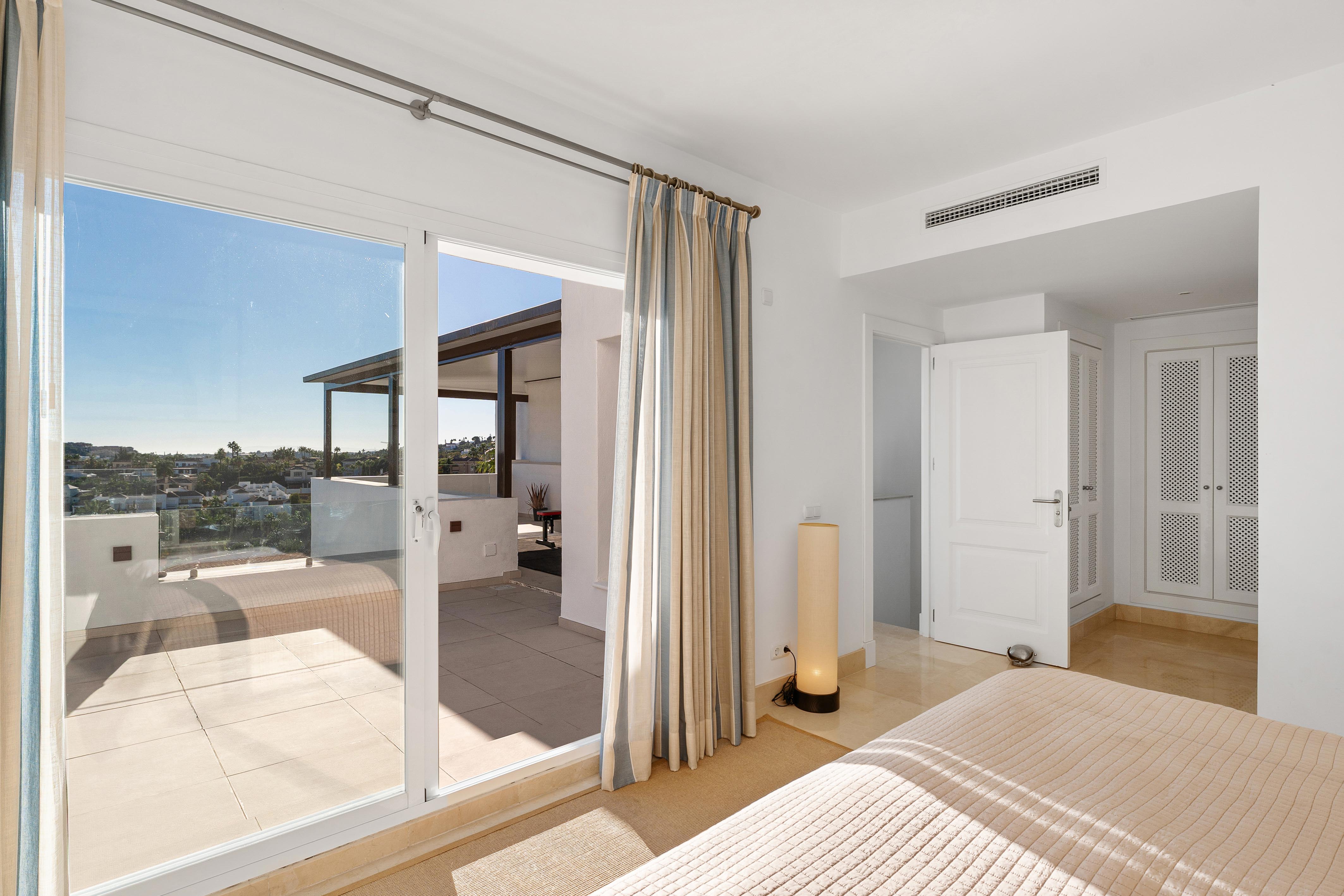 Duplex Penthouse · Marbella · (145472)