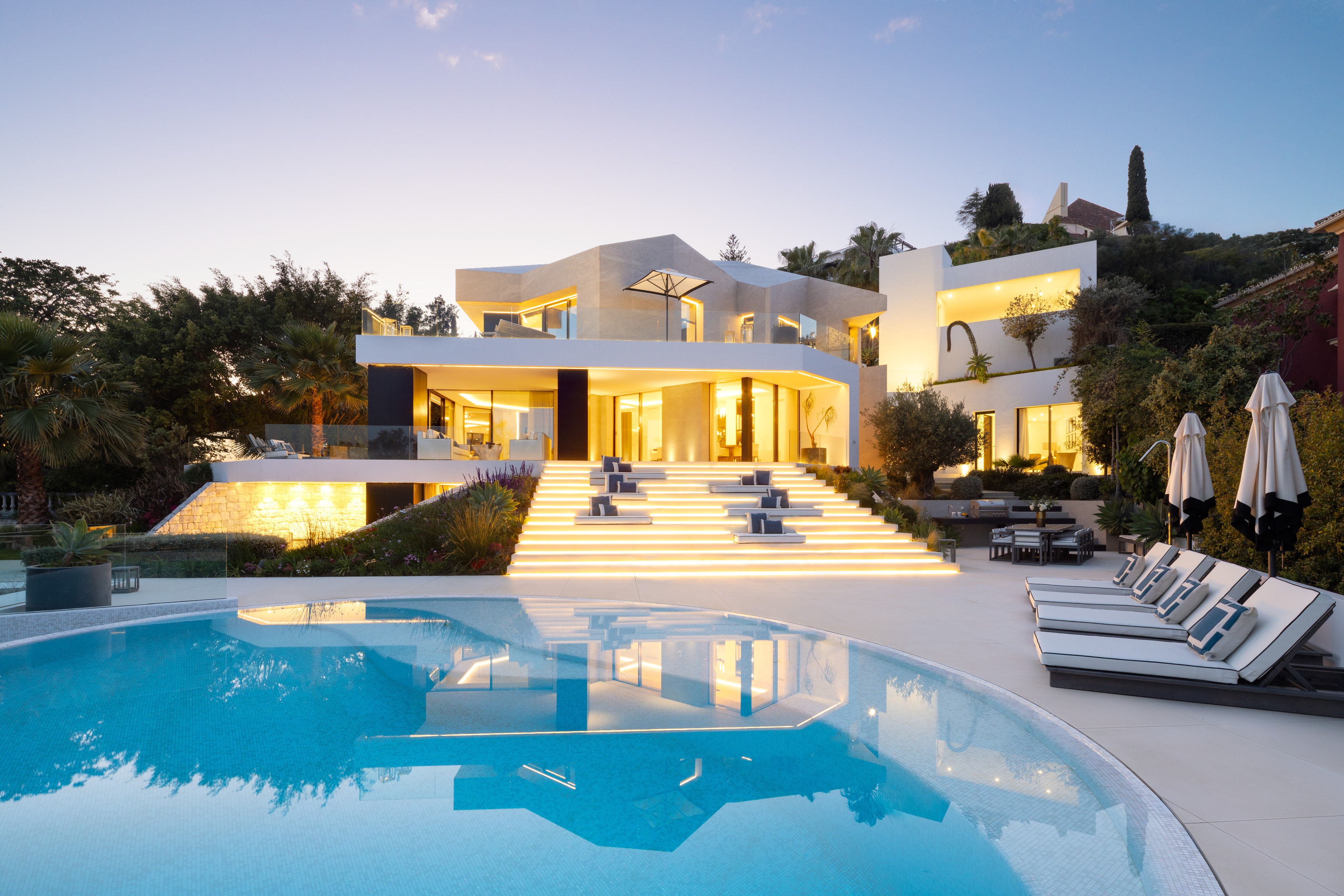 Refined Contemporary Villa with Panoramic Sea Views – El Herrojo Alto, Benahavís