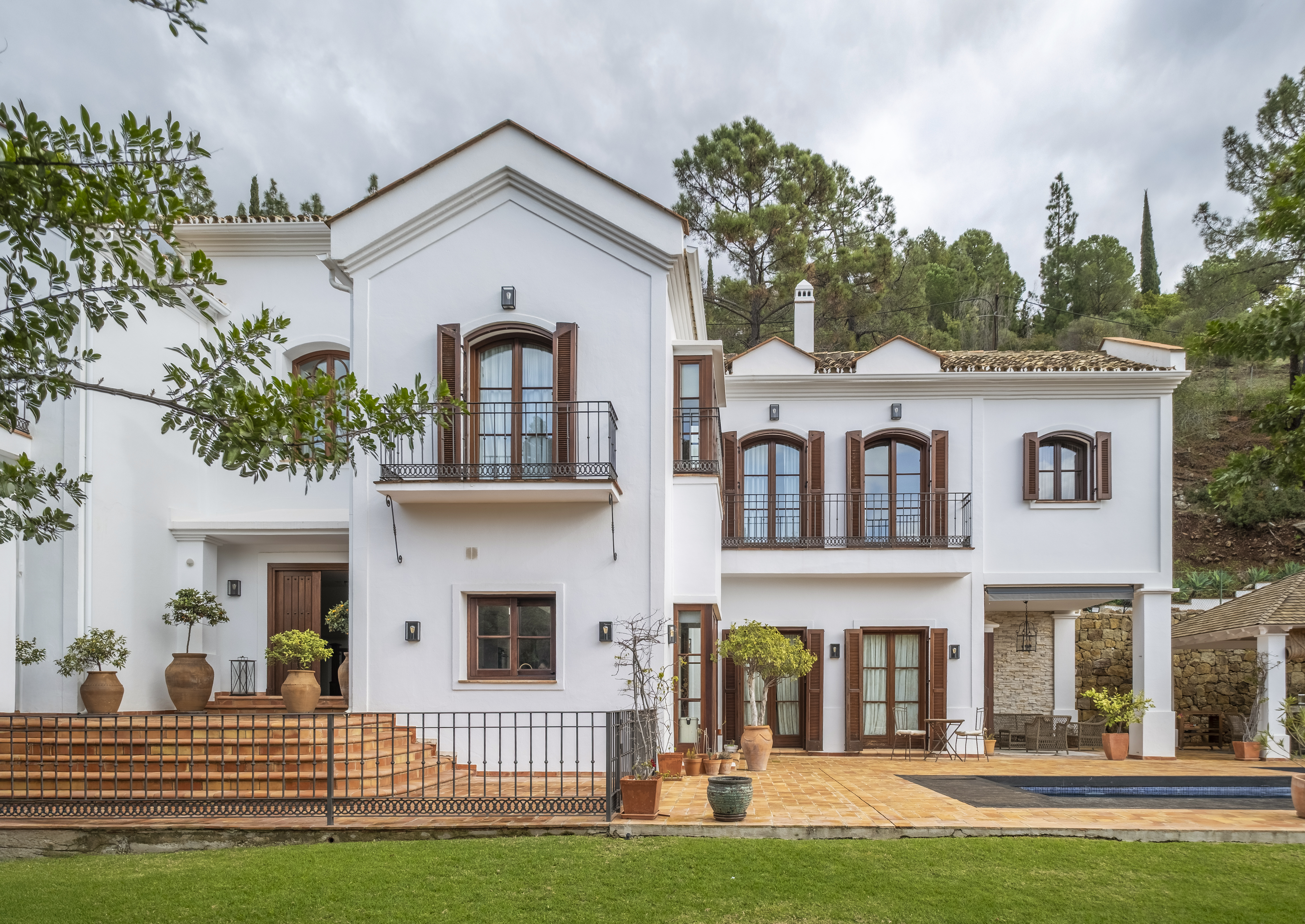 Villa · Benahavis · (AQ-0222)