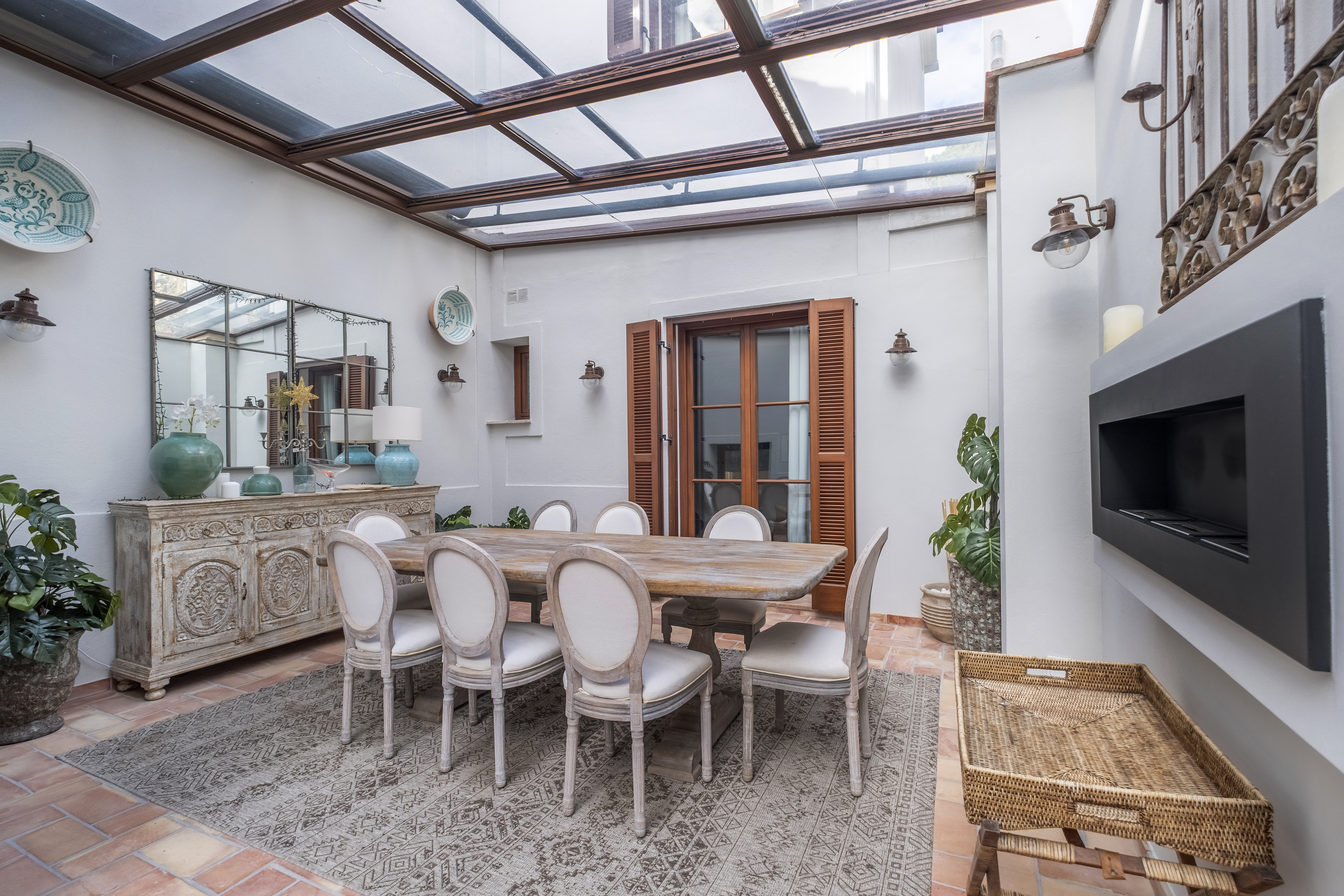 Villa · Benahavis · (AQ-0222)
