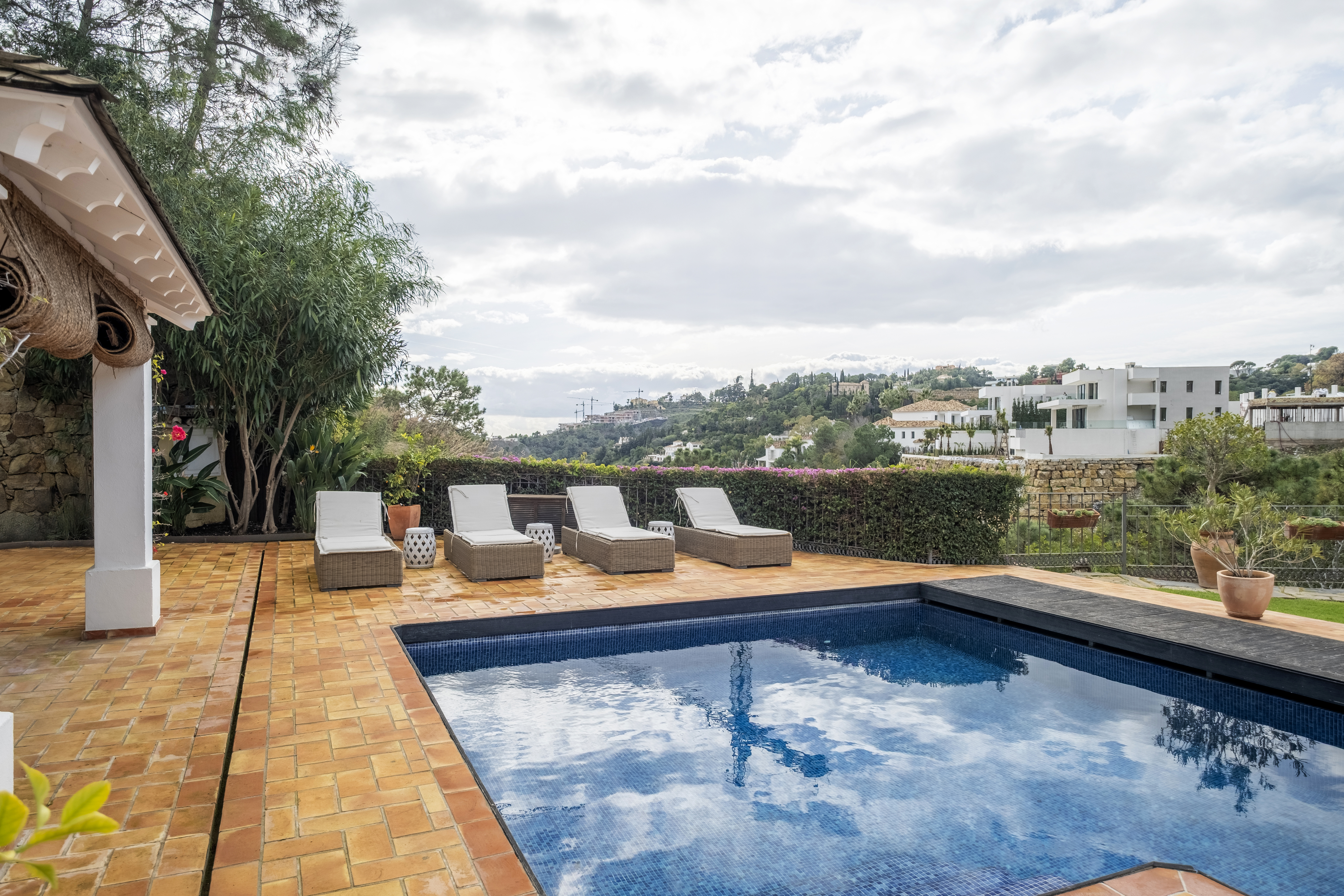 Villa · Benahavis · (AQ-0222)