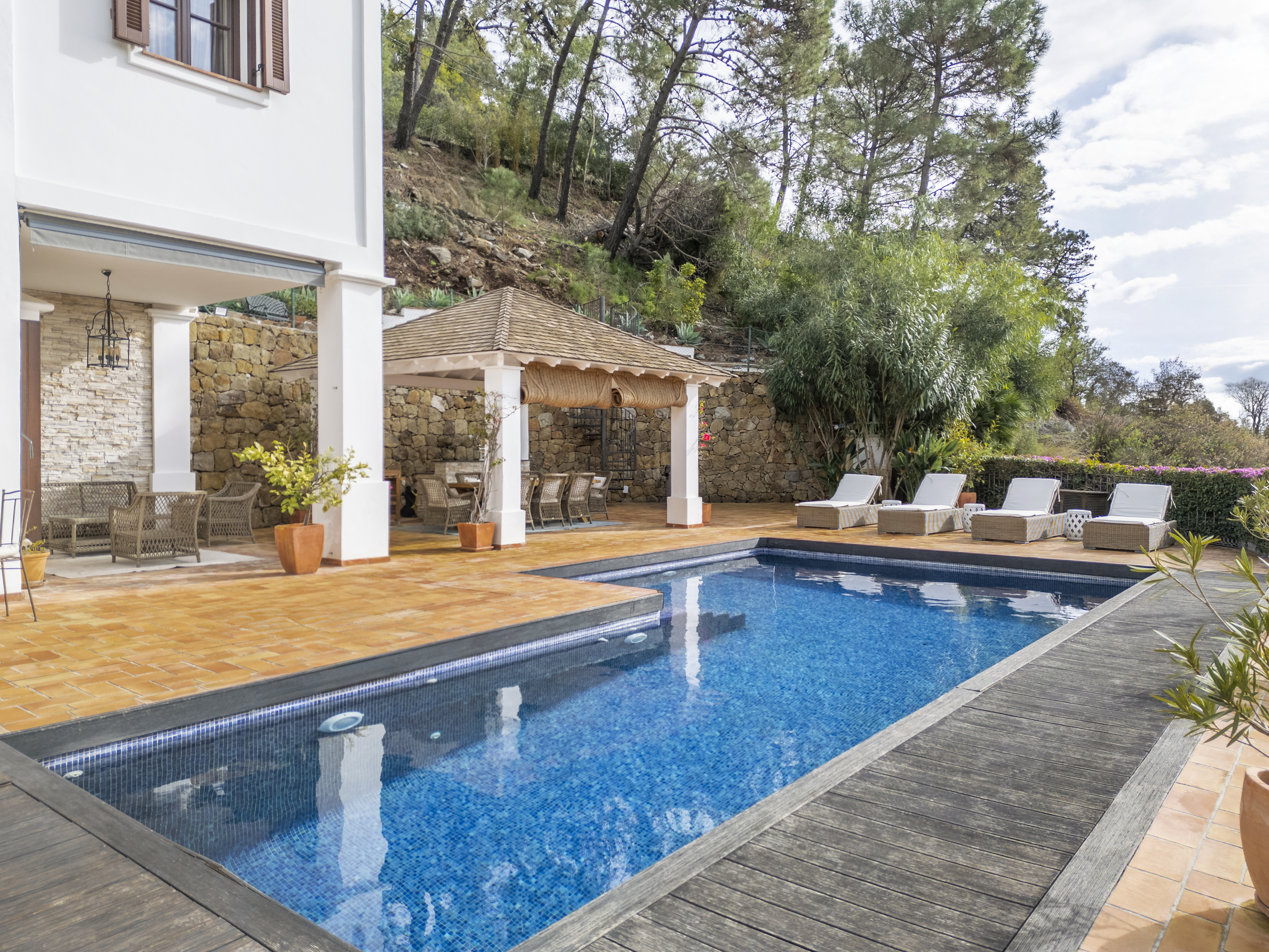 Villa · Benahavis · (AQ-0222)