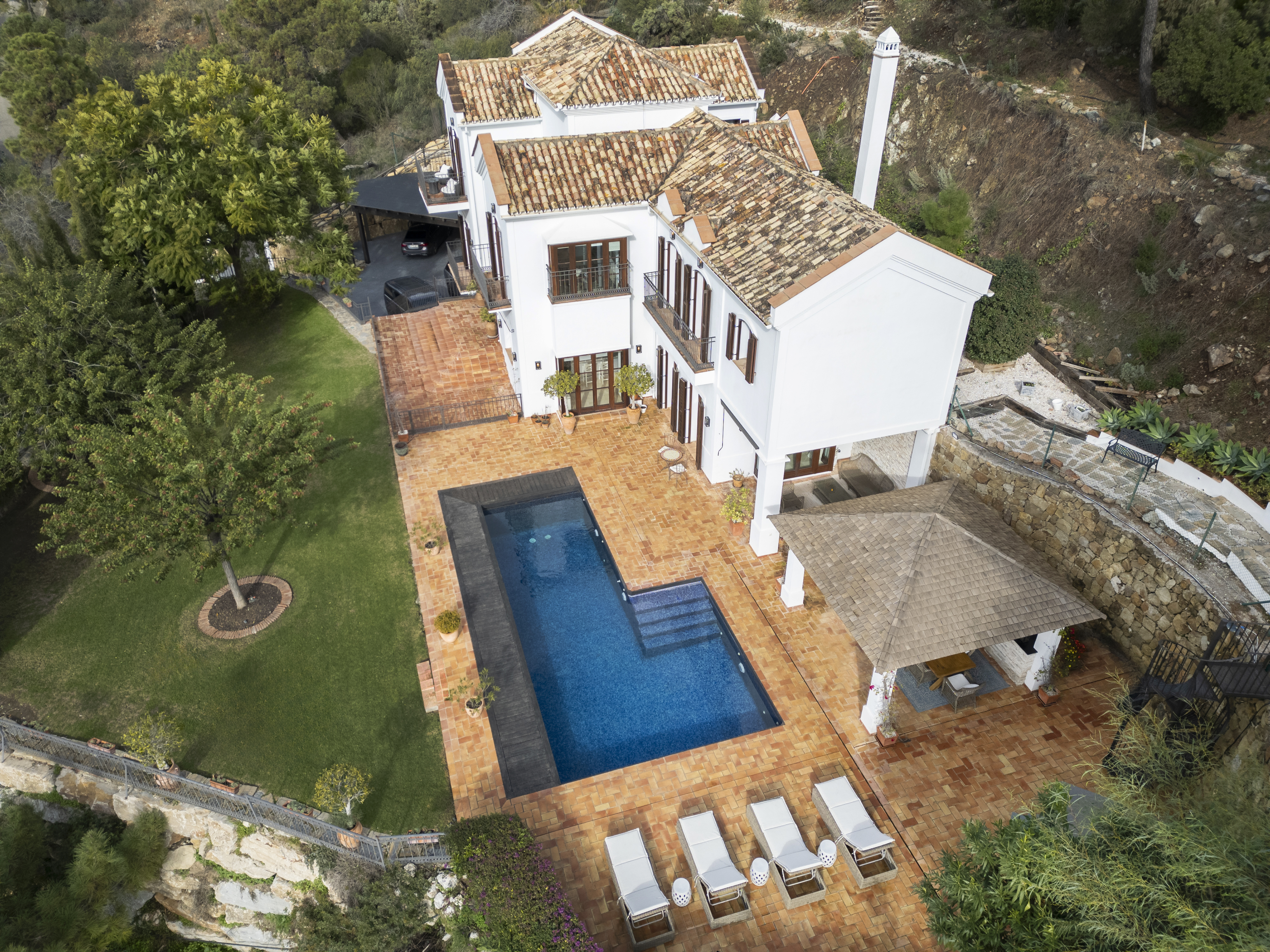 Villa · Benahavis · (AQ-0222)