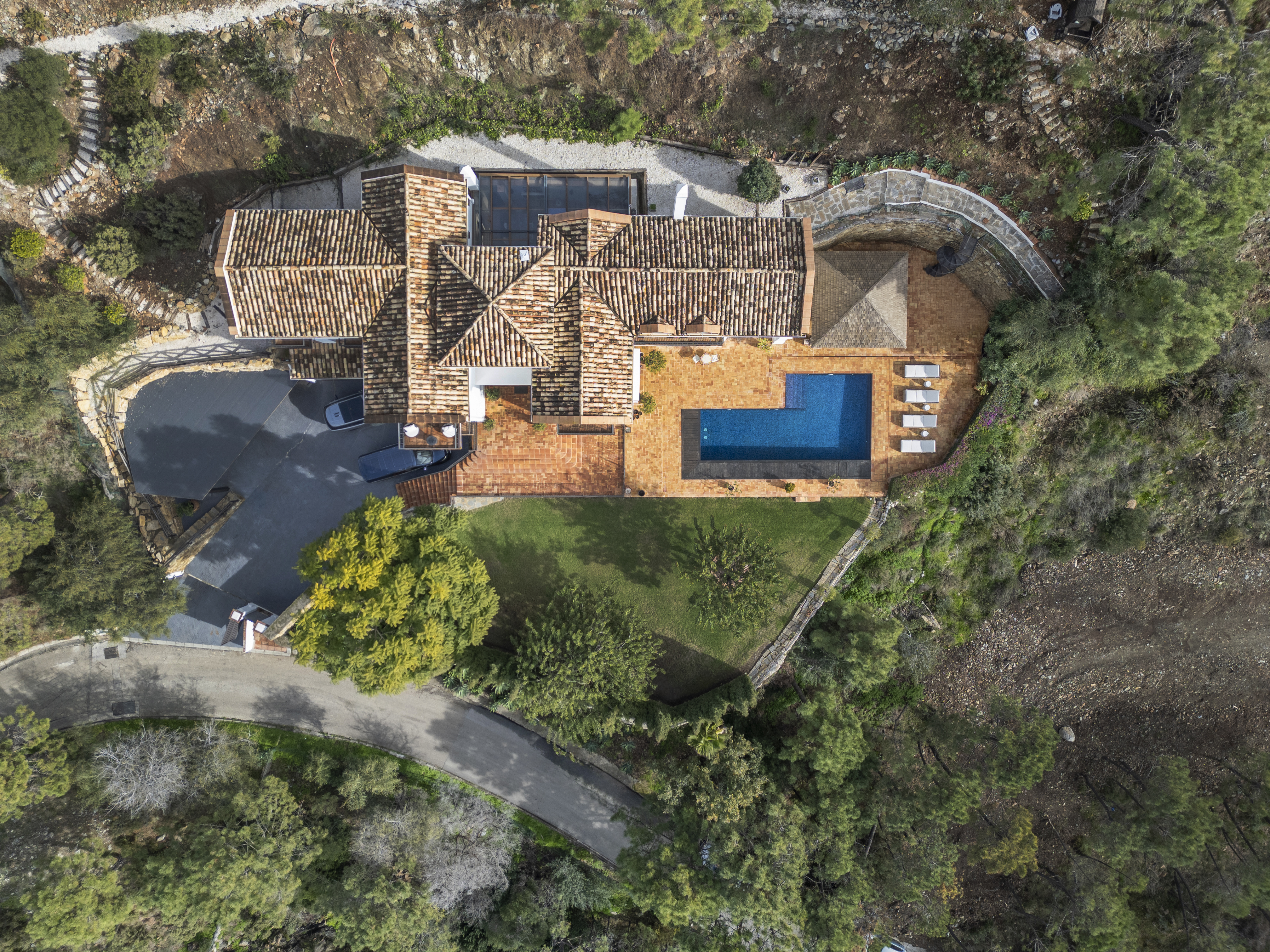 Villa · Benahavis · (AQ-0222)