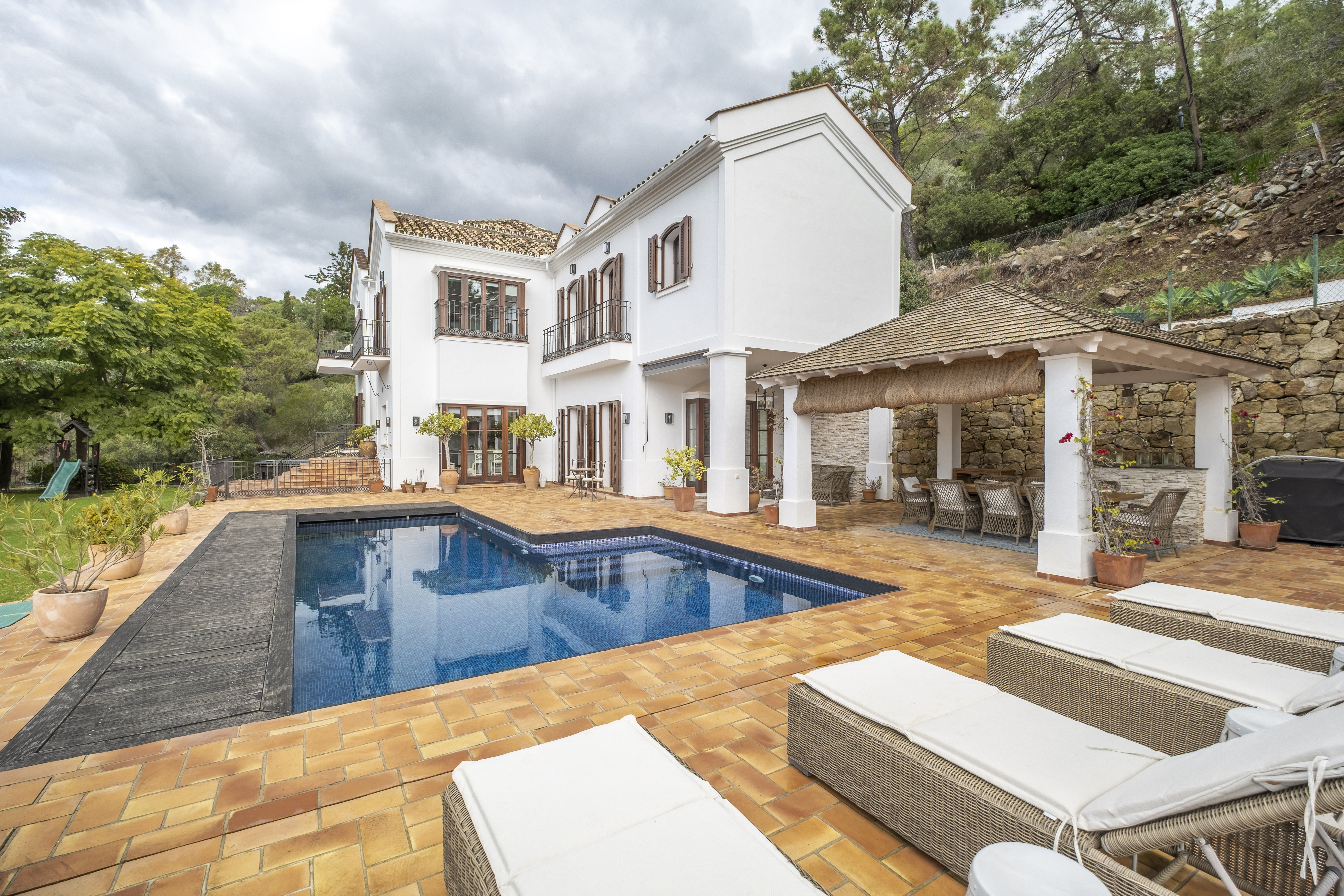 Villa · Benahavis · (AQ-0222)