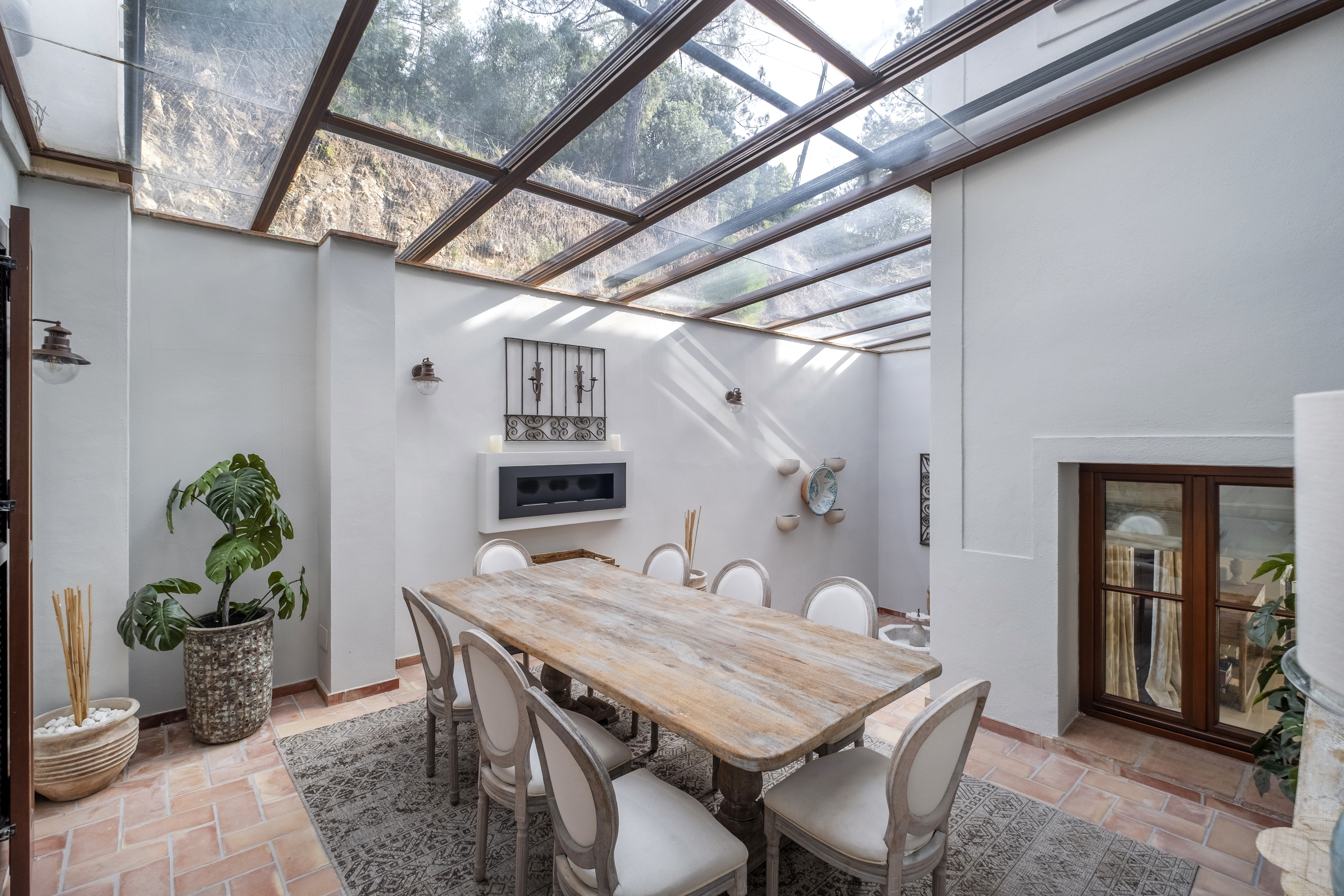 Villa · Benahavis · (AQ-0222)