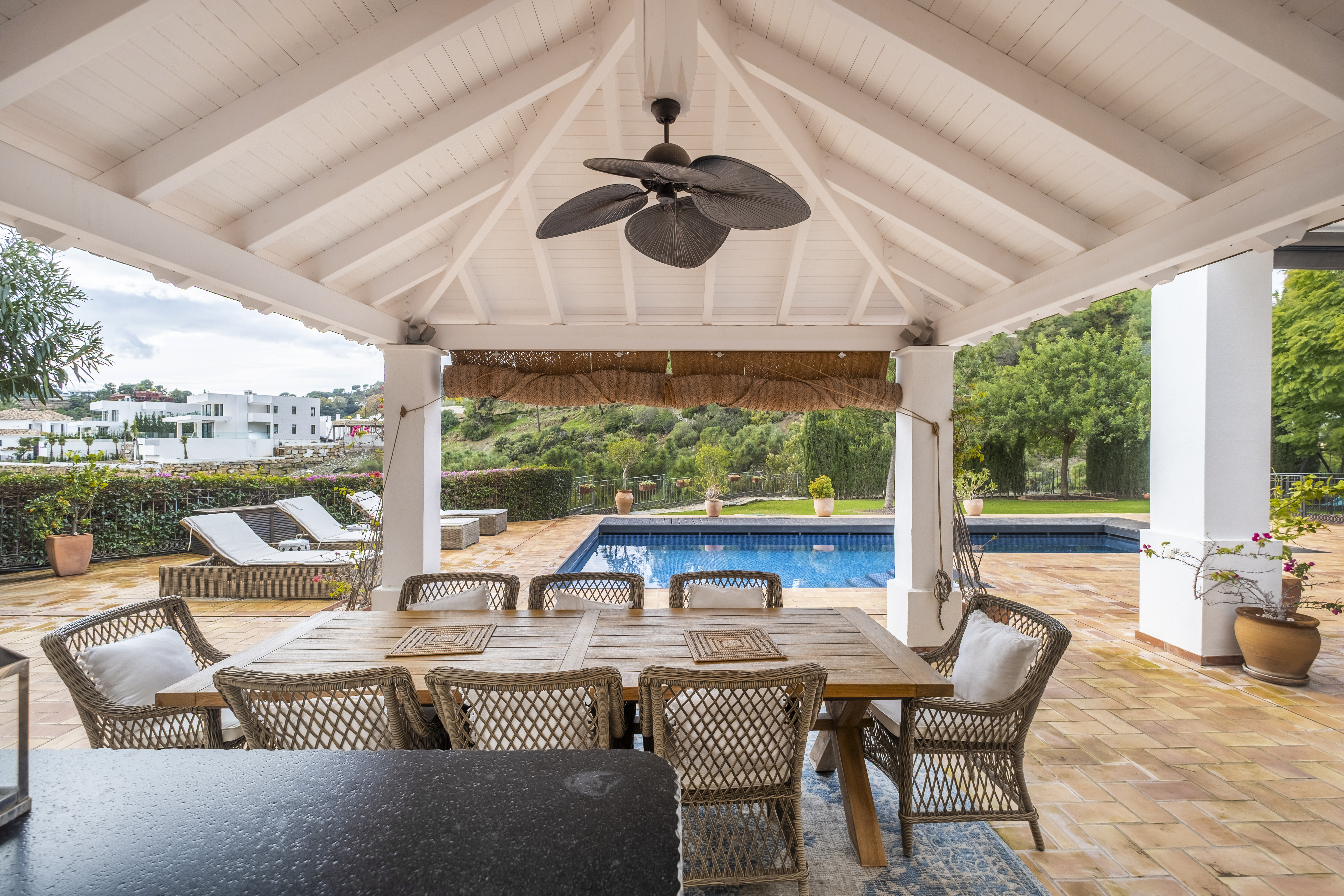 Villa · Benahavis · (AQ-0222)