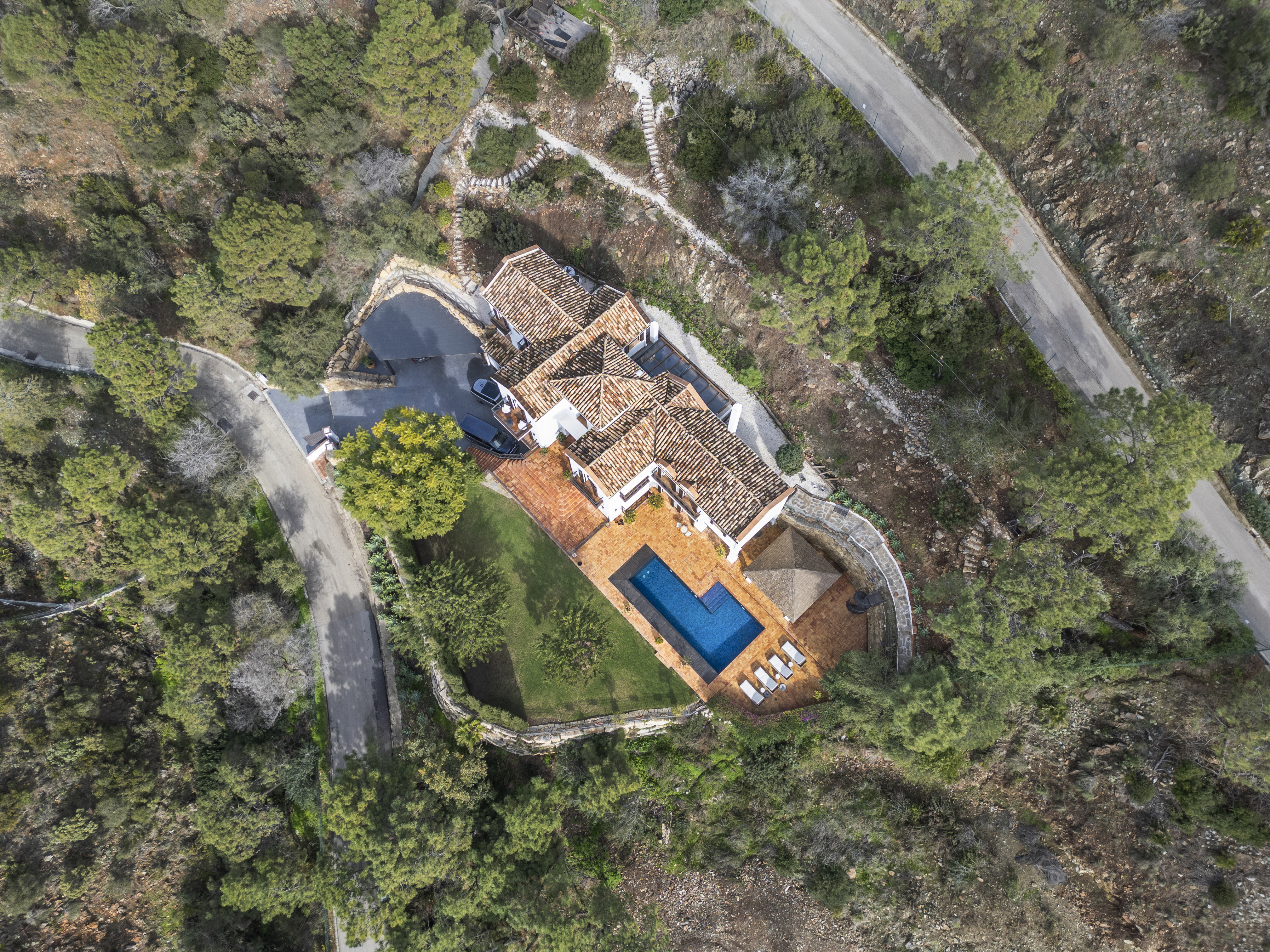 Villa · Benahavis · (AQ-0222)