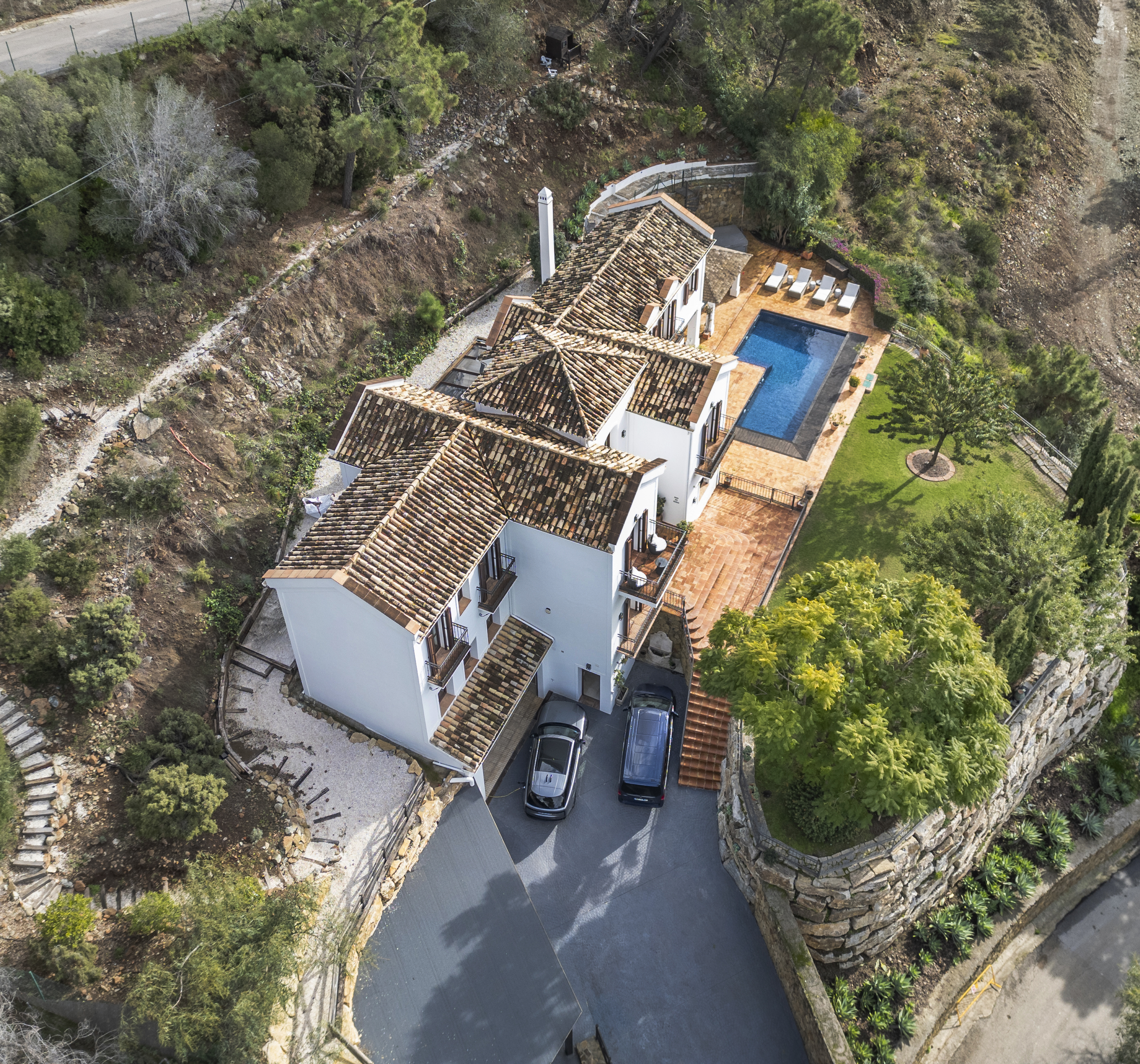 Villa · Benahavis · (AQ-0222)