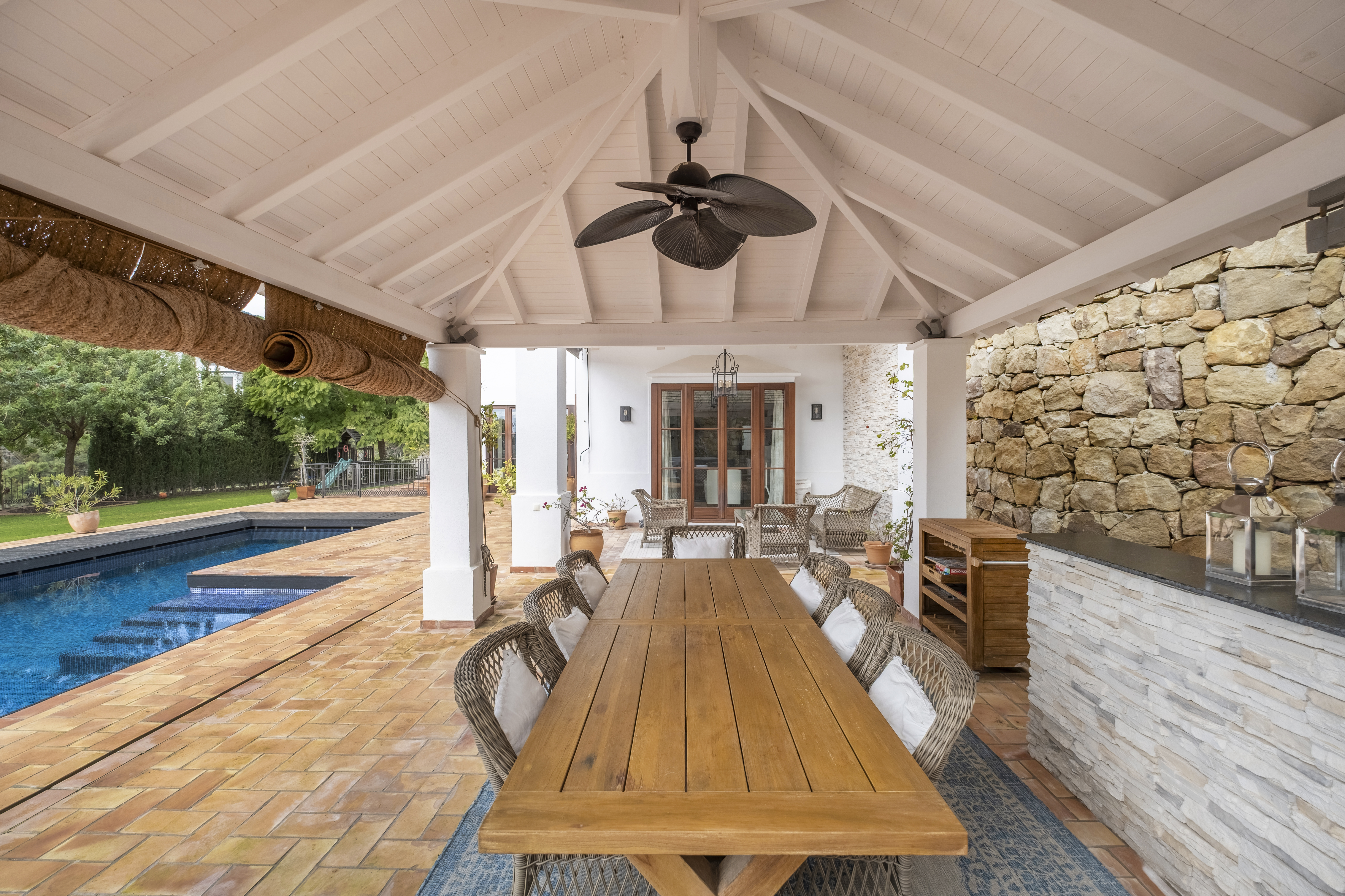 Villa · Benahavis · (AQ-0222)