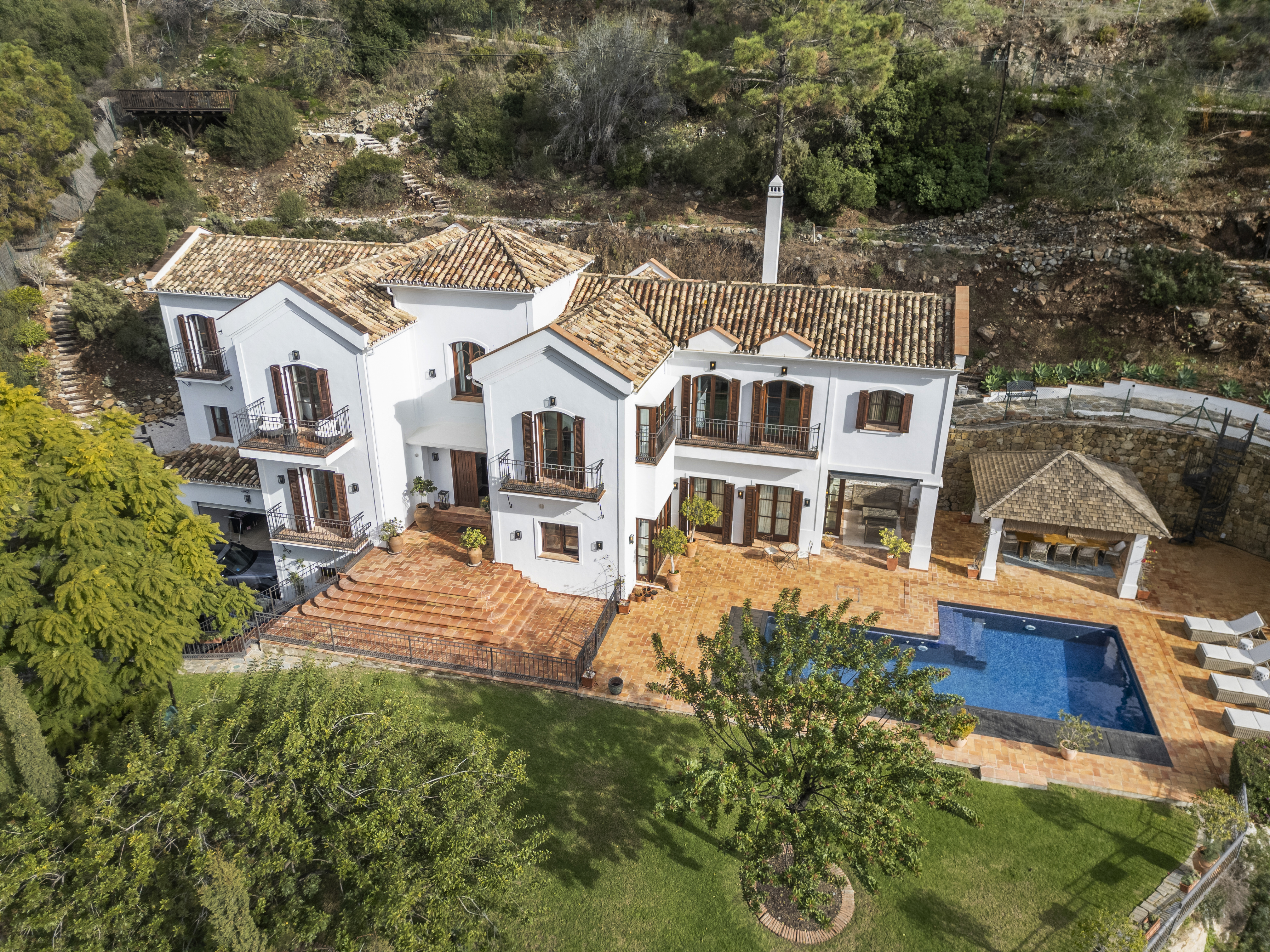 Villa · Benahavis · (AQ-0222)