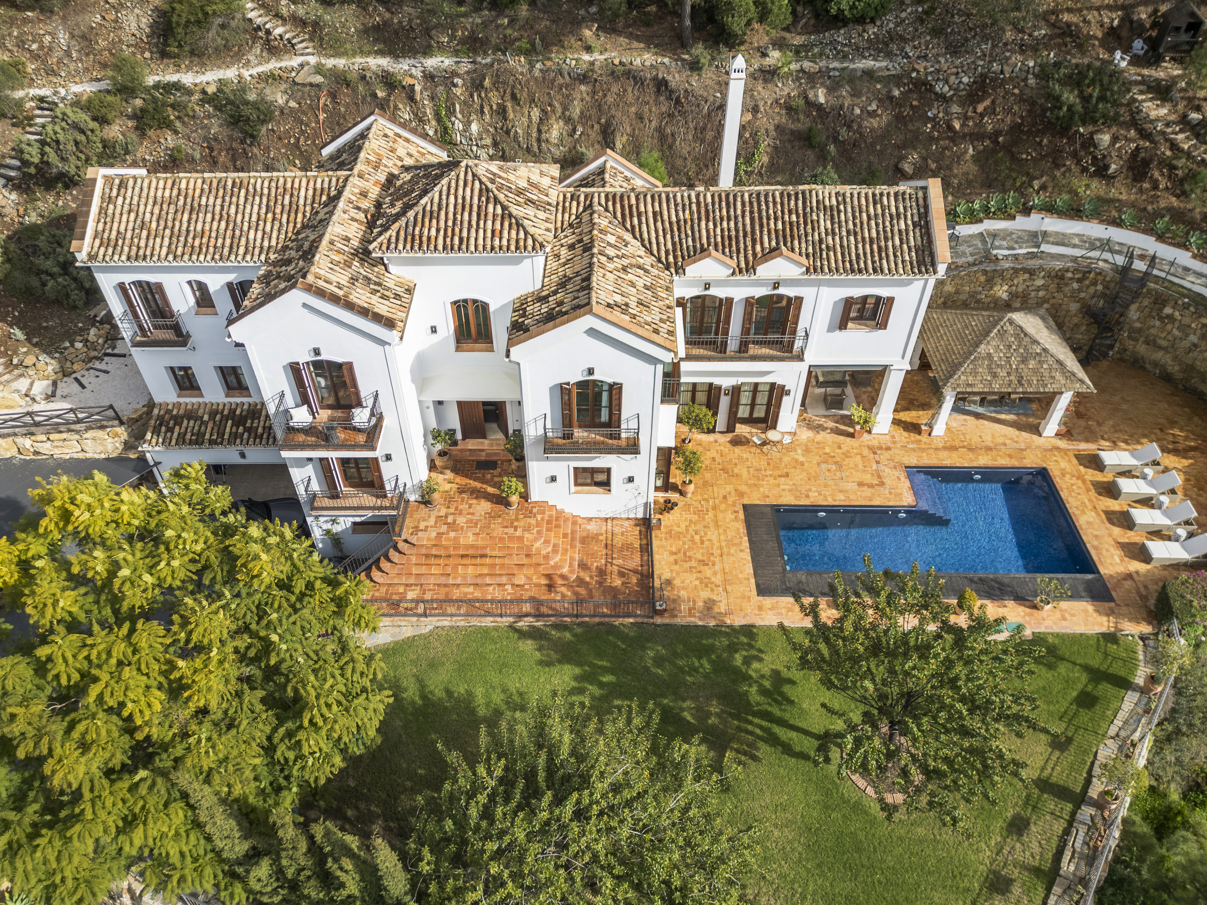 Villa · Benahavis · (AQ-0222)