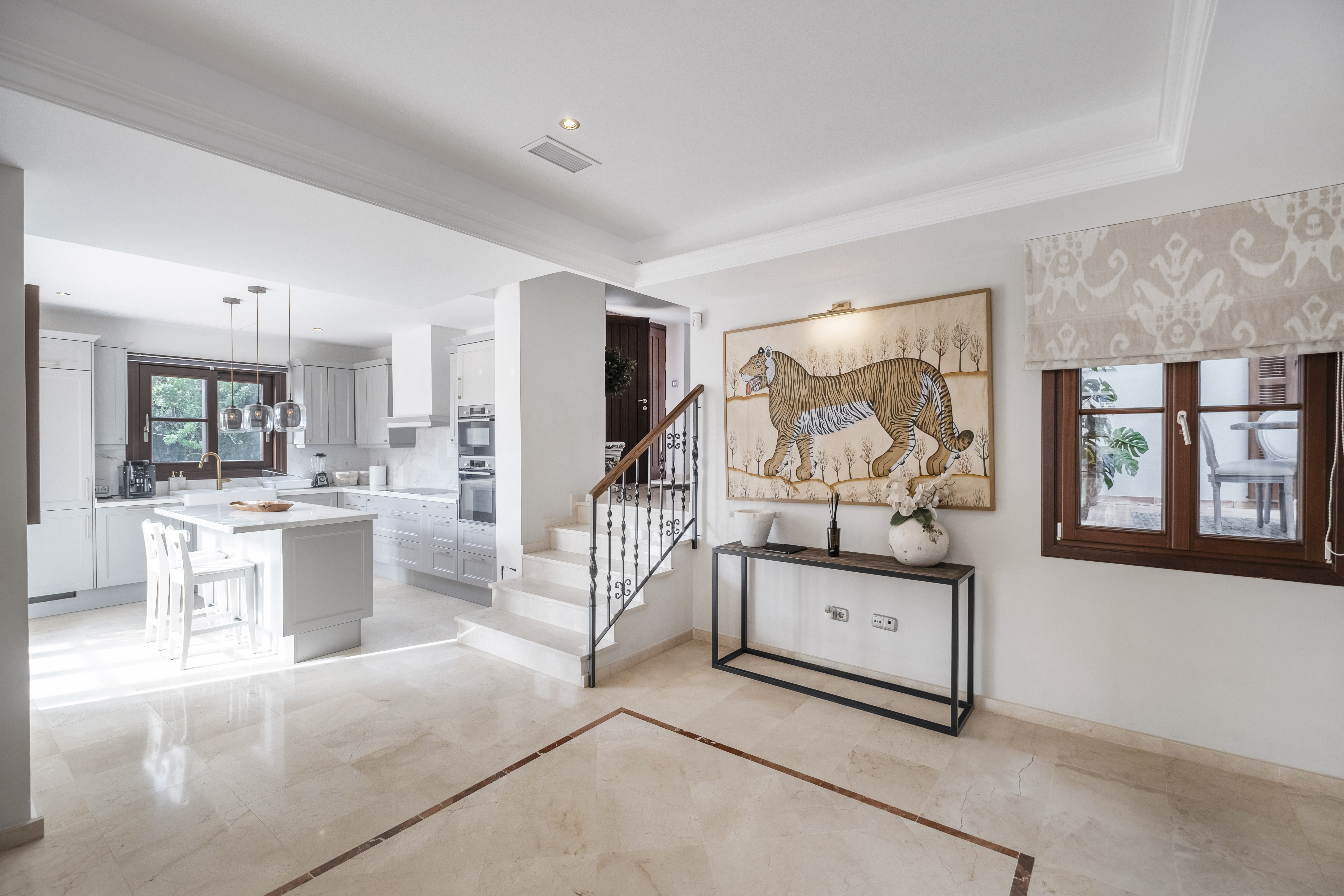 Villa · Benahavis · (AQ-0222)
