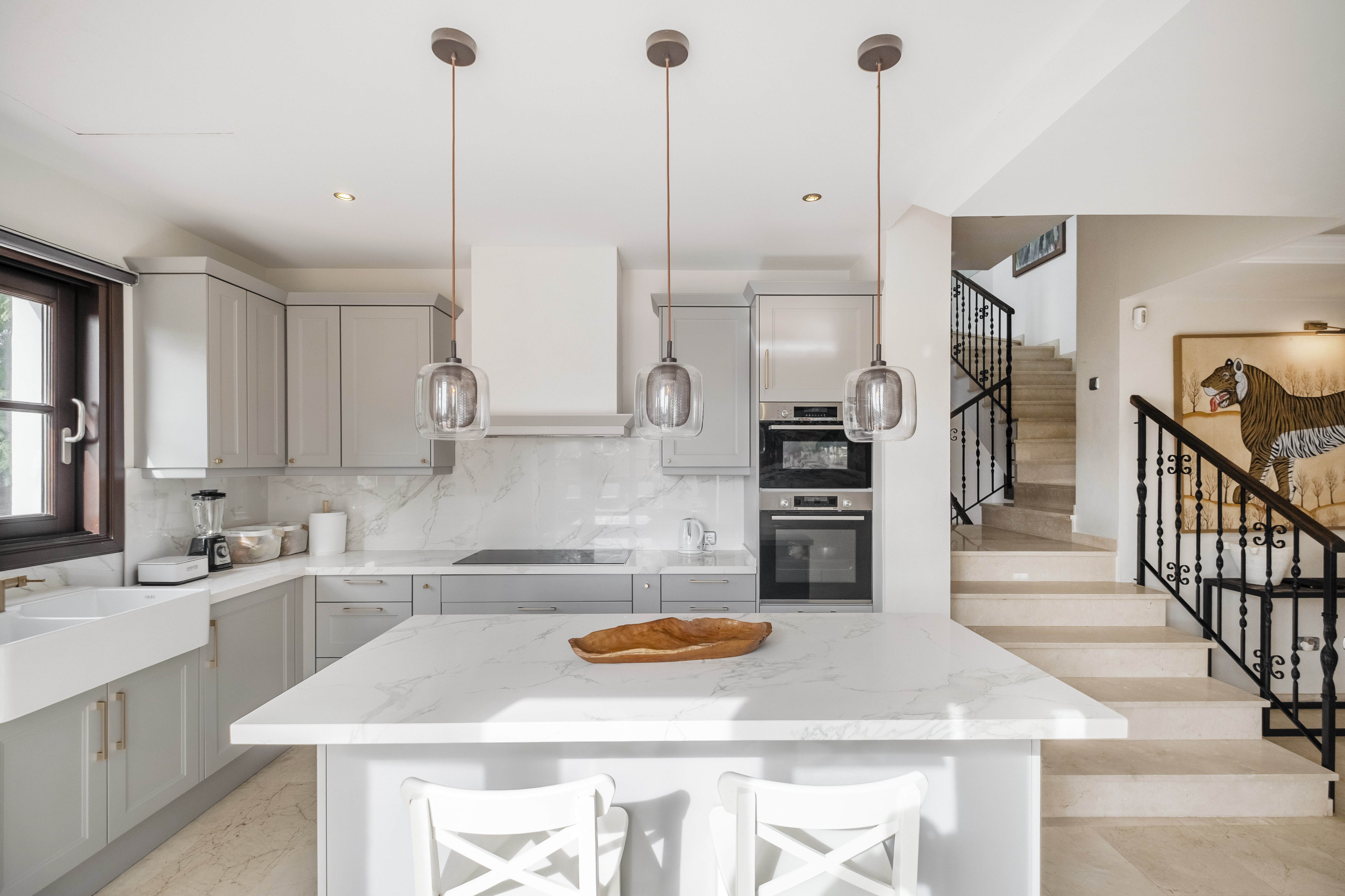 Villa · Benahavis · (AQ-0222)