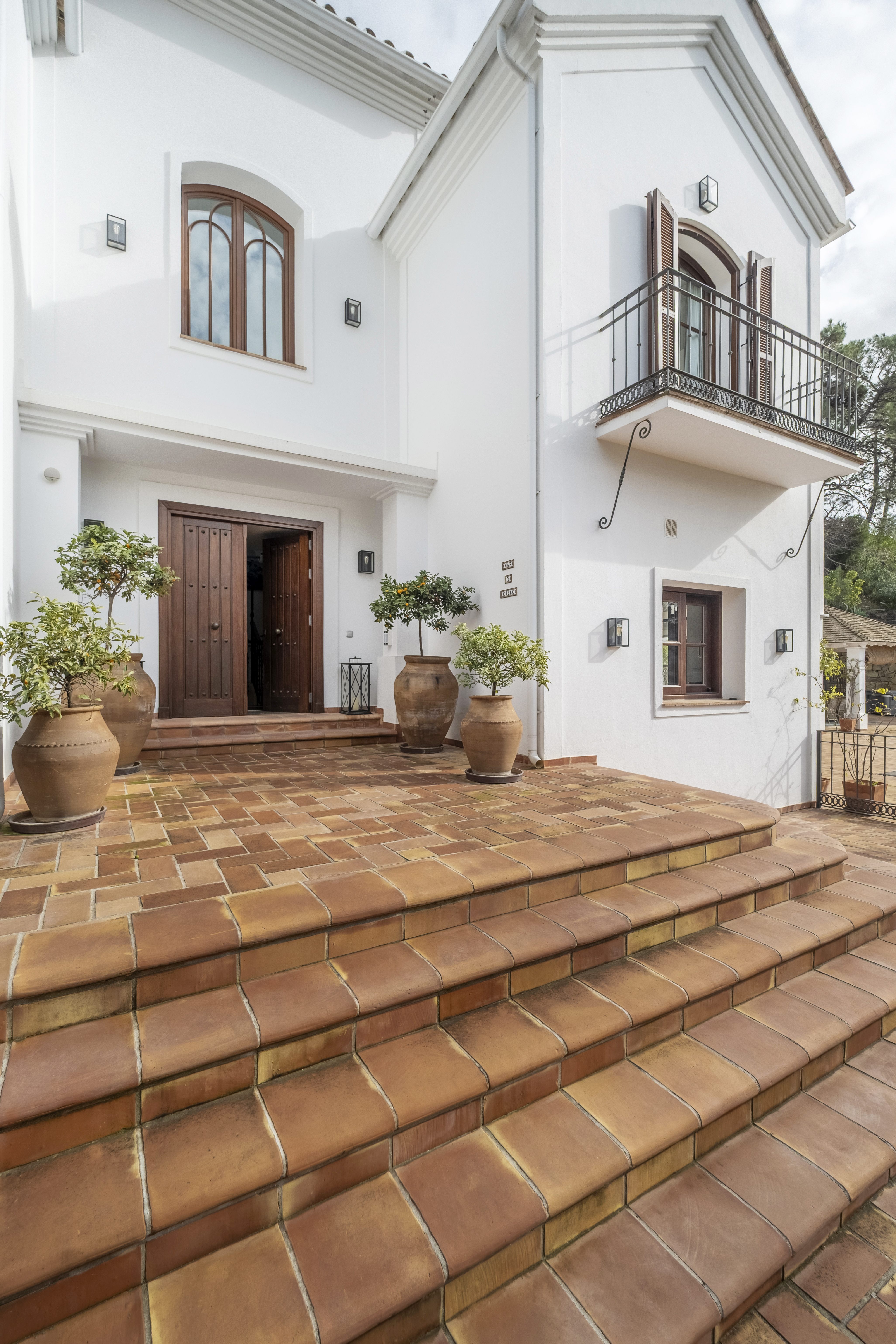 Villa · Benahavis · (AQ-0222)
