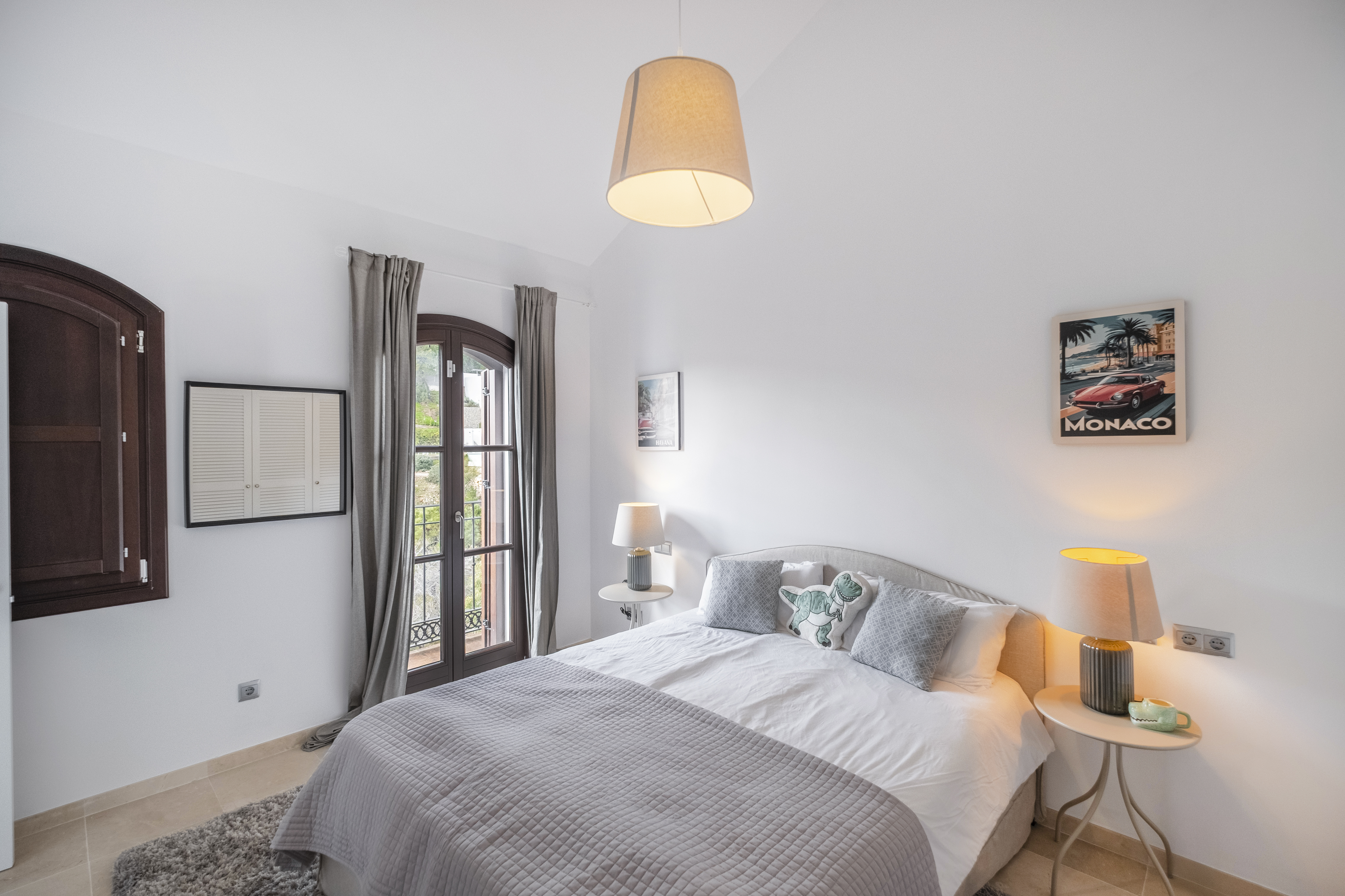 Villa · Benahavis · (AQ-0222)