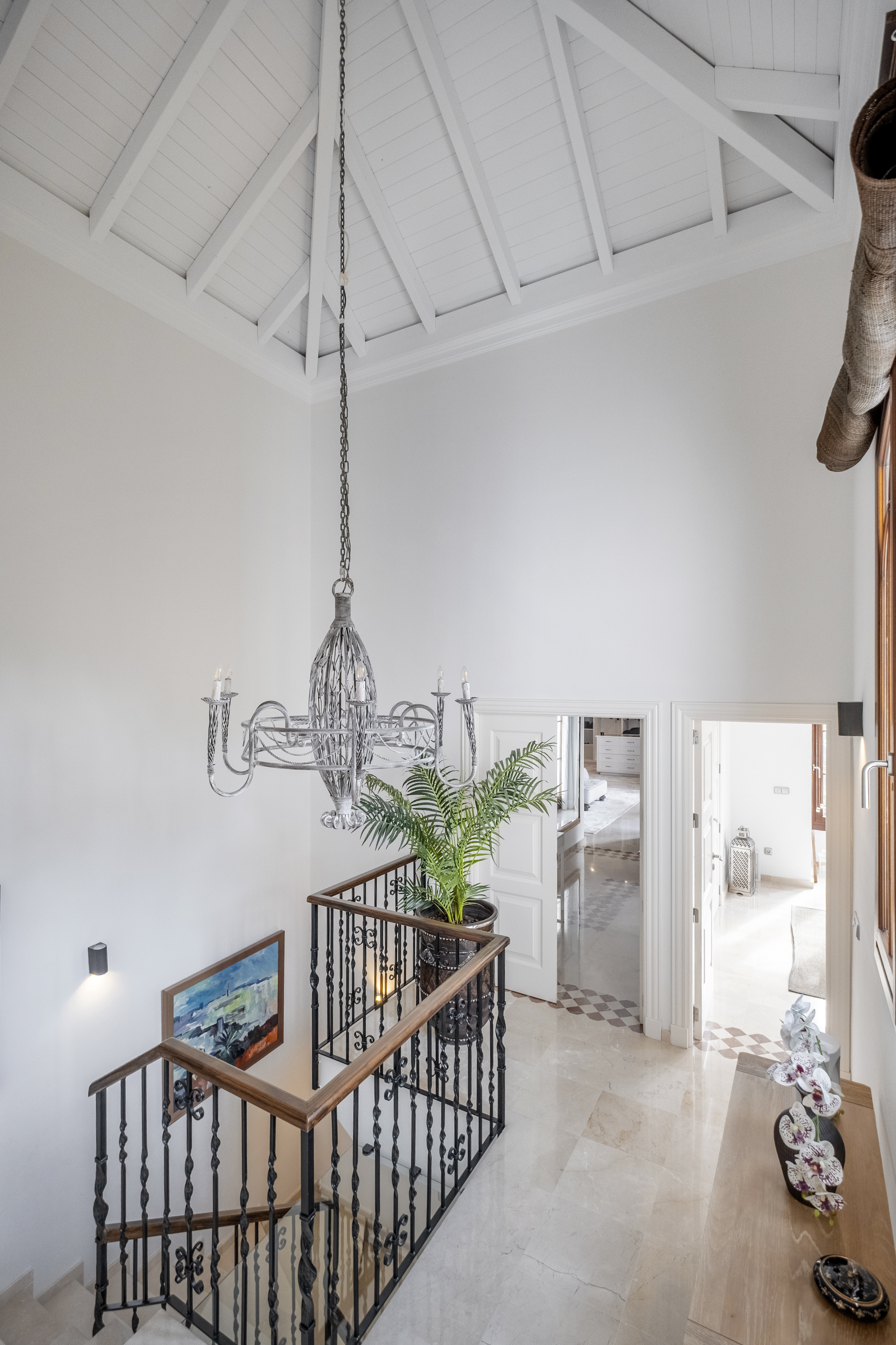 Villa · Benahavis · (AQ-0222)