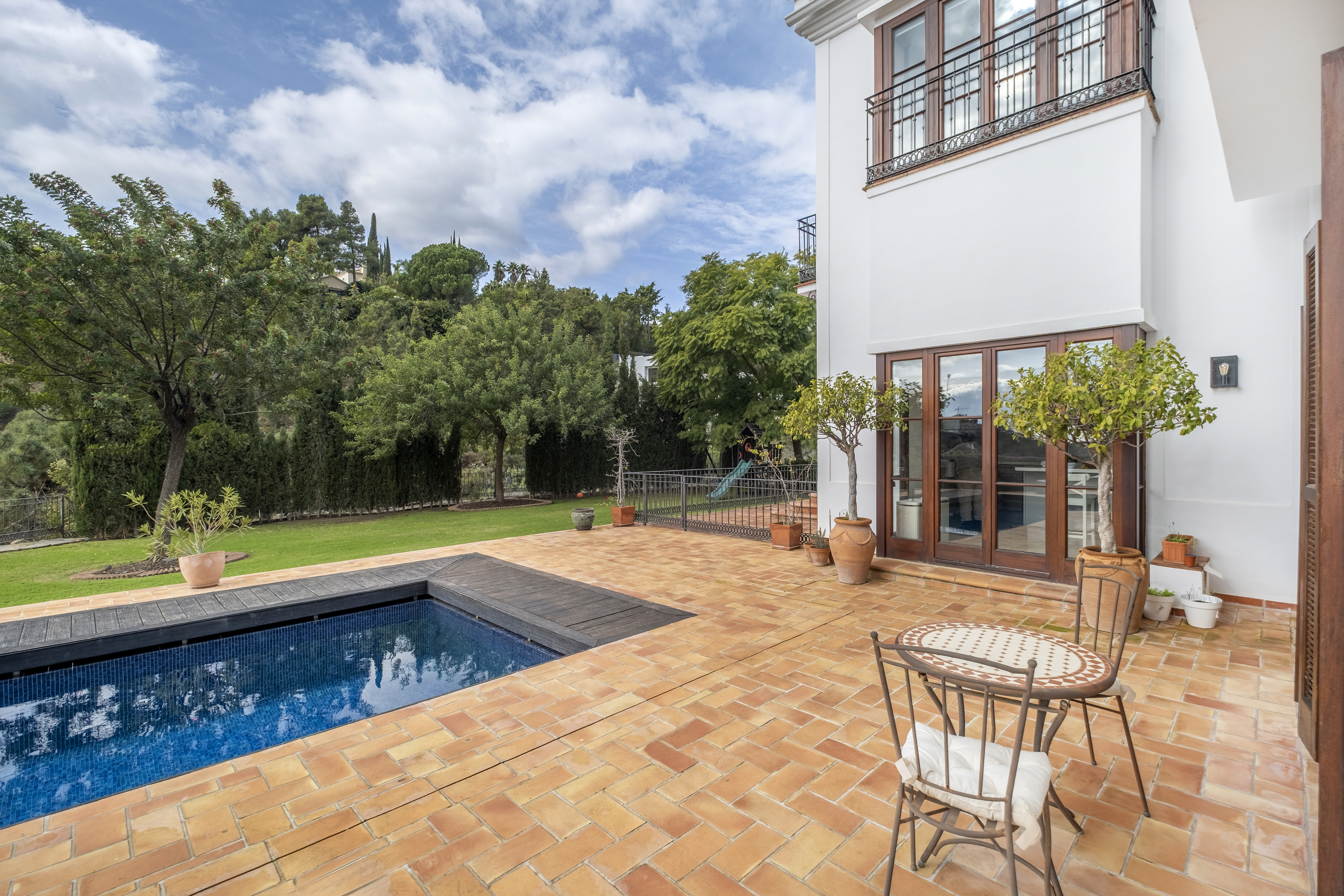 Villa · Benahavis · (AQ-0222)