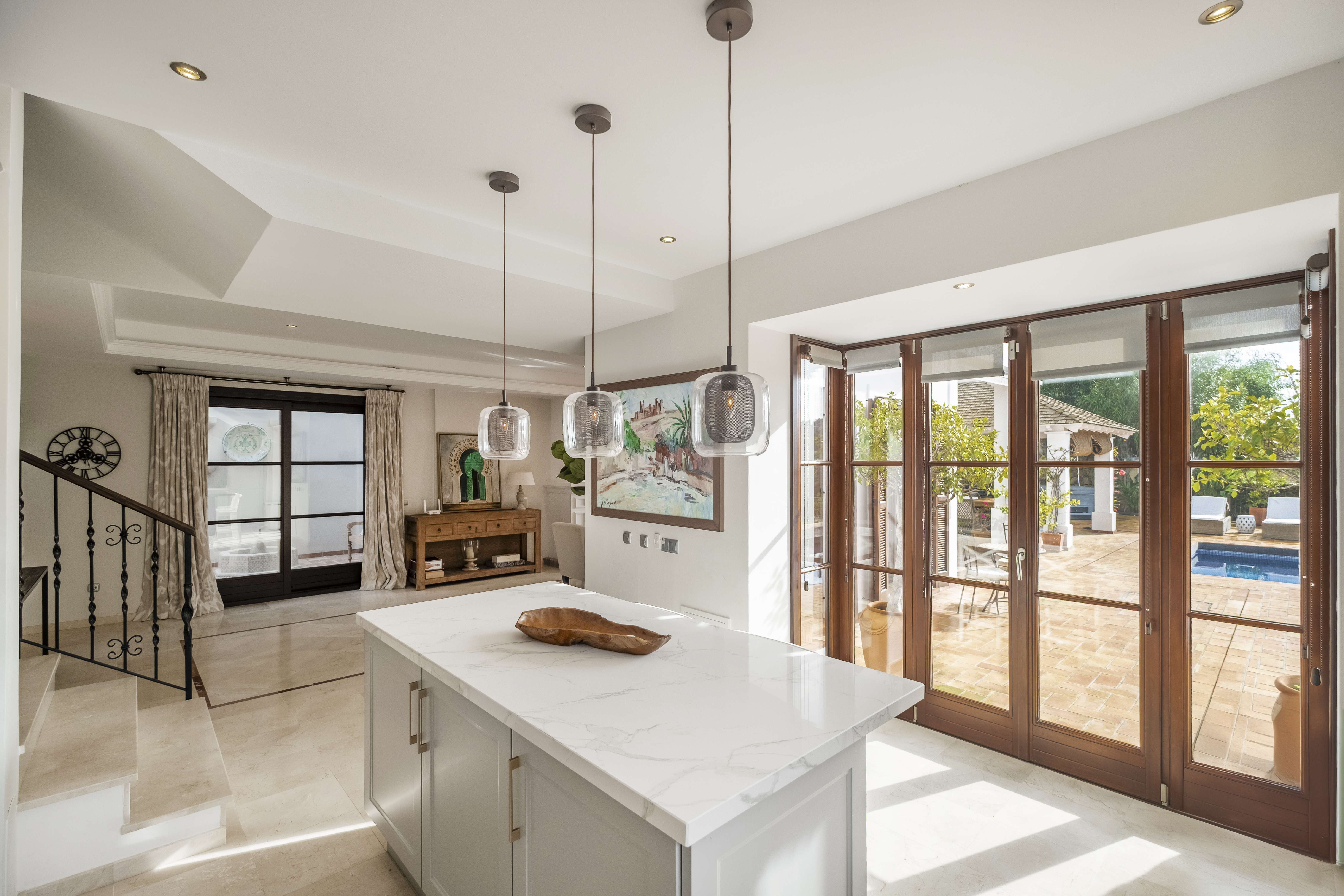 Villa · Benahavis · (AQ-0222)