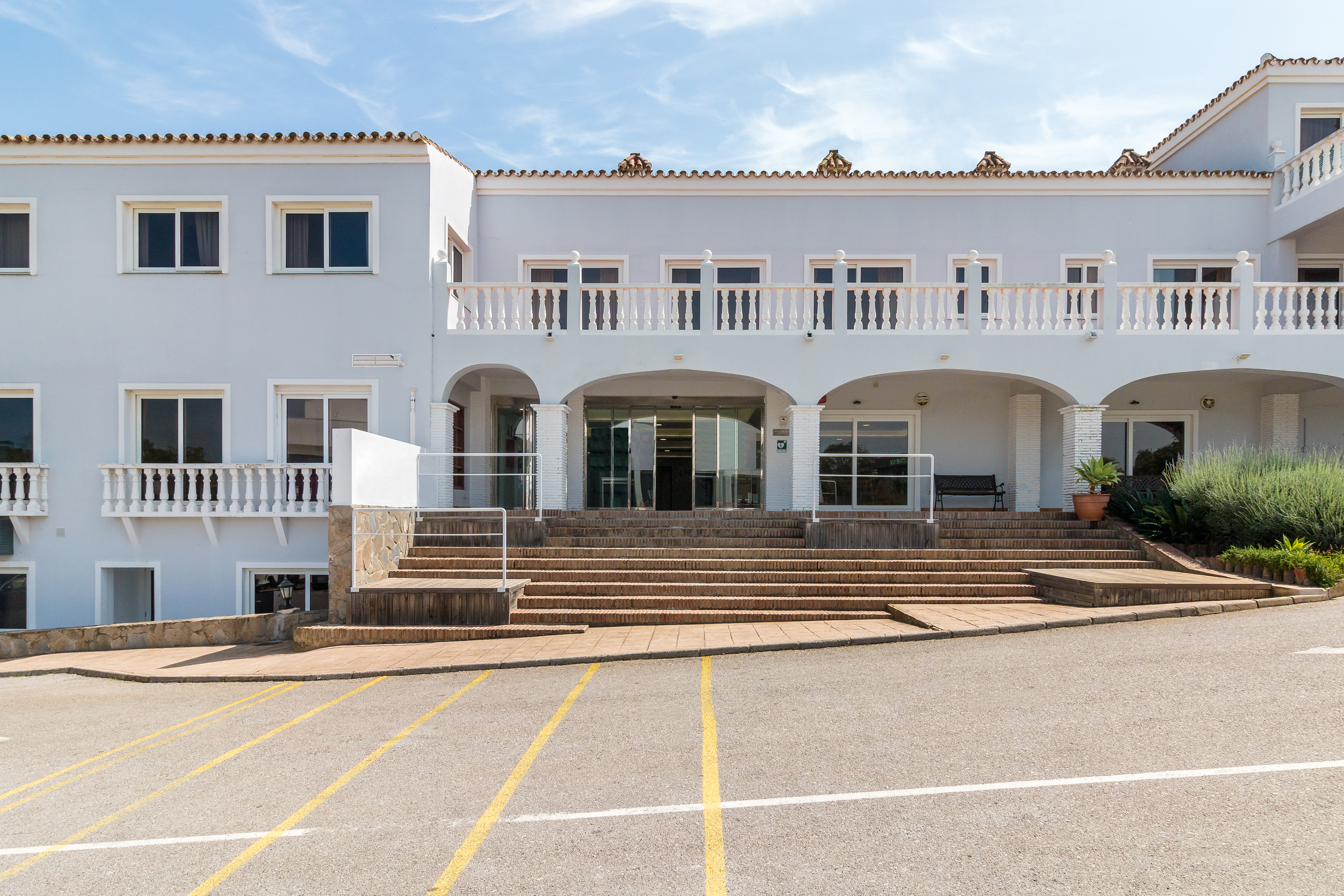 Hotel · San Roque · (R4074742)