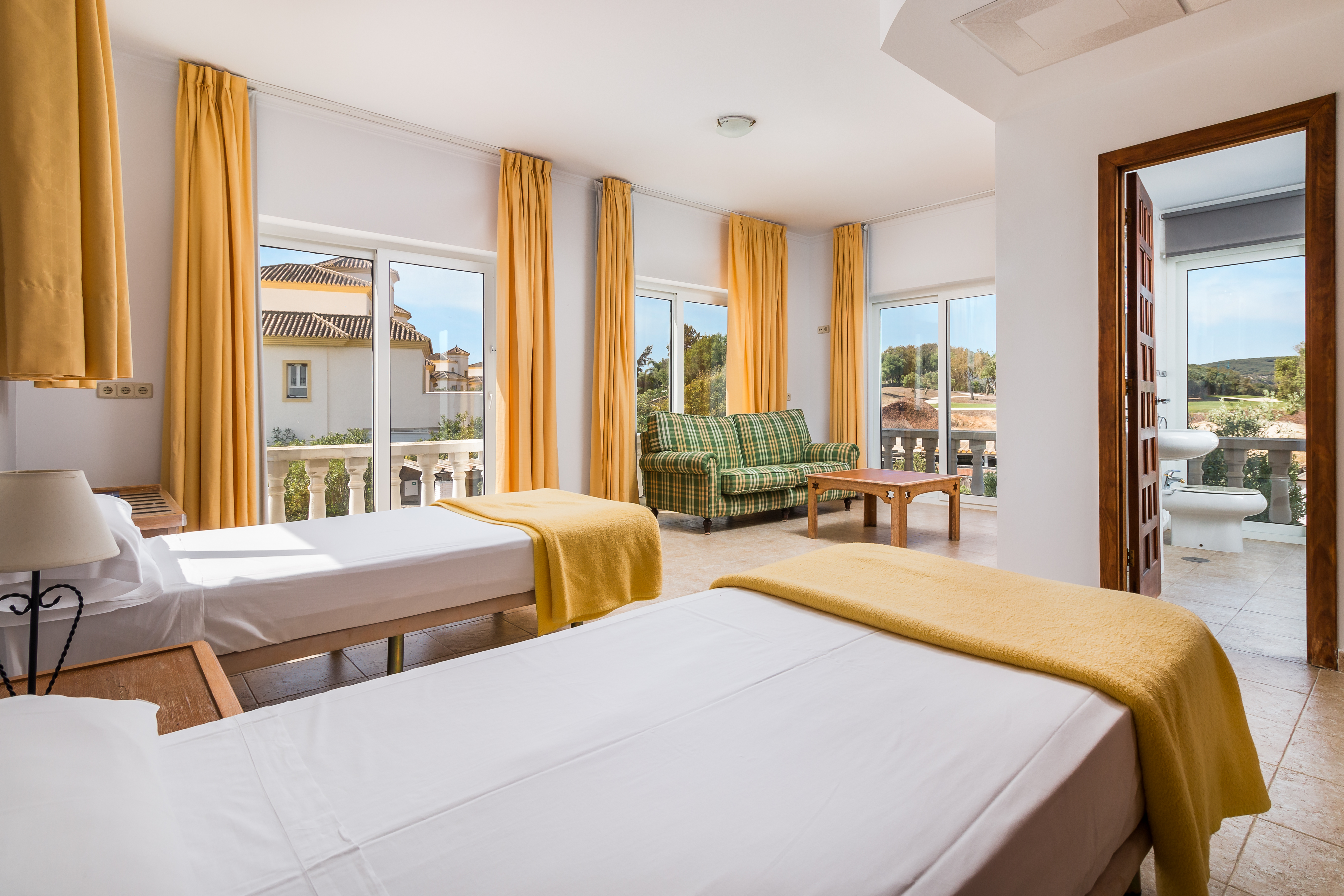 Hotel · San Roque · (R4074742)