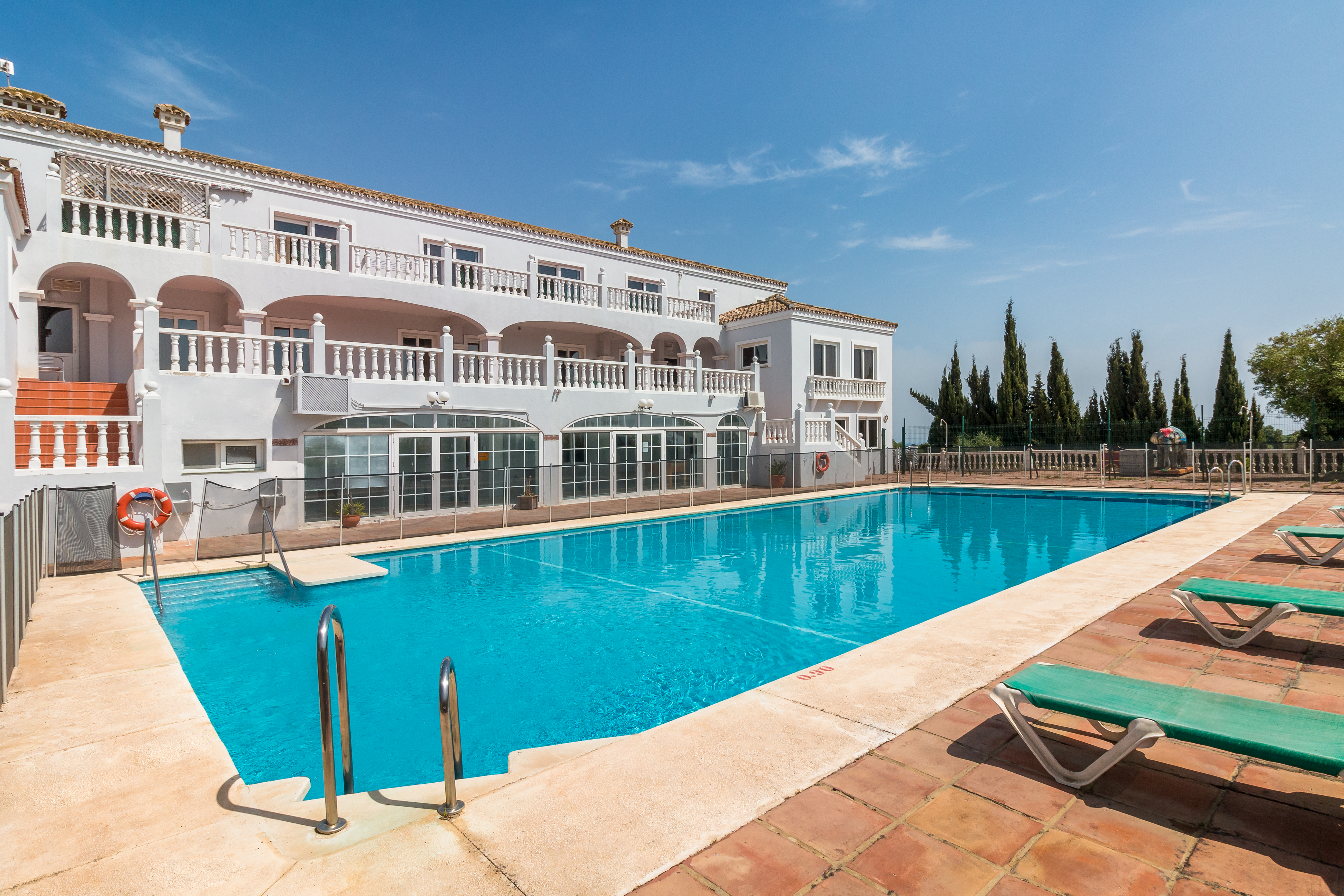 Hotel · San Roque · (R4074742)