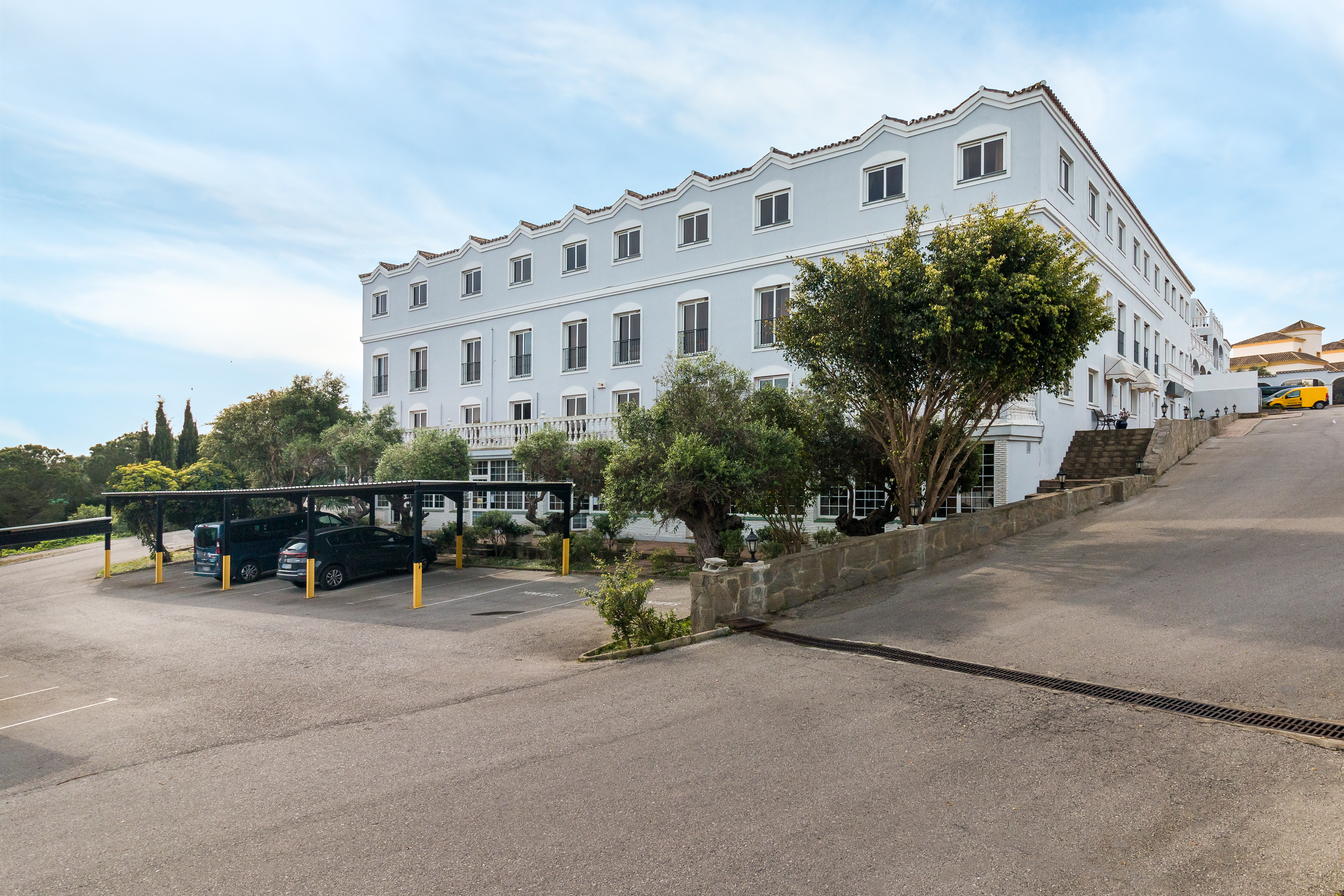 Hotel · San Roque · (R4074742)