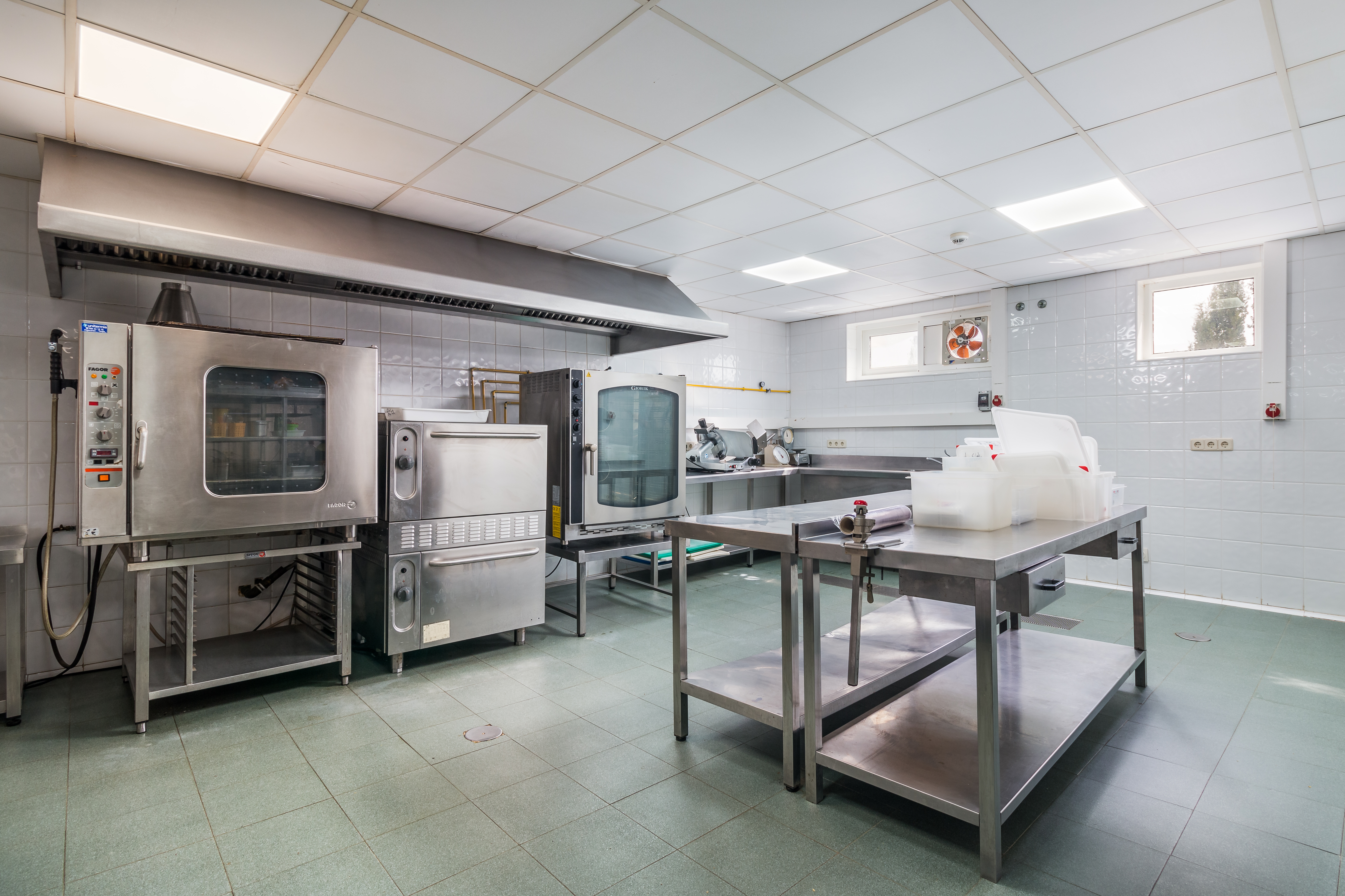 Hotel · San Roque · (R4074742)