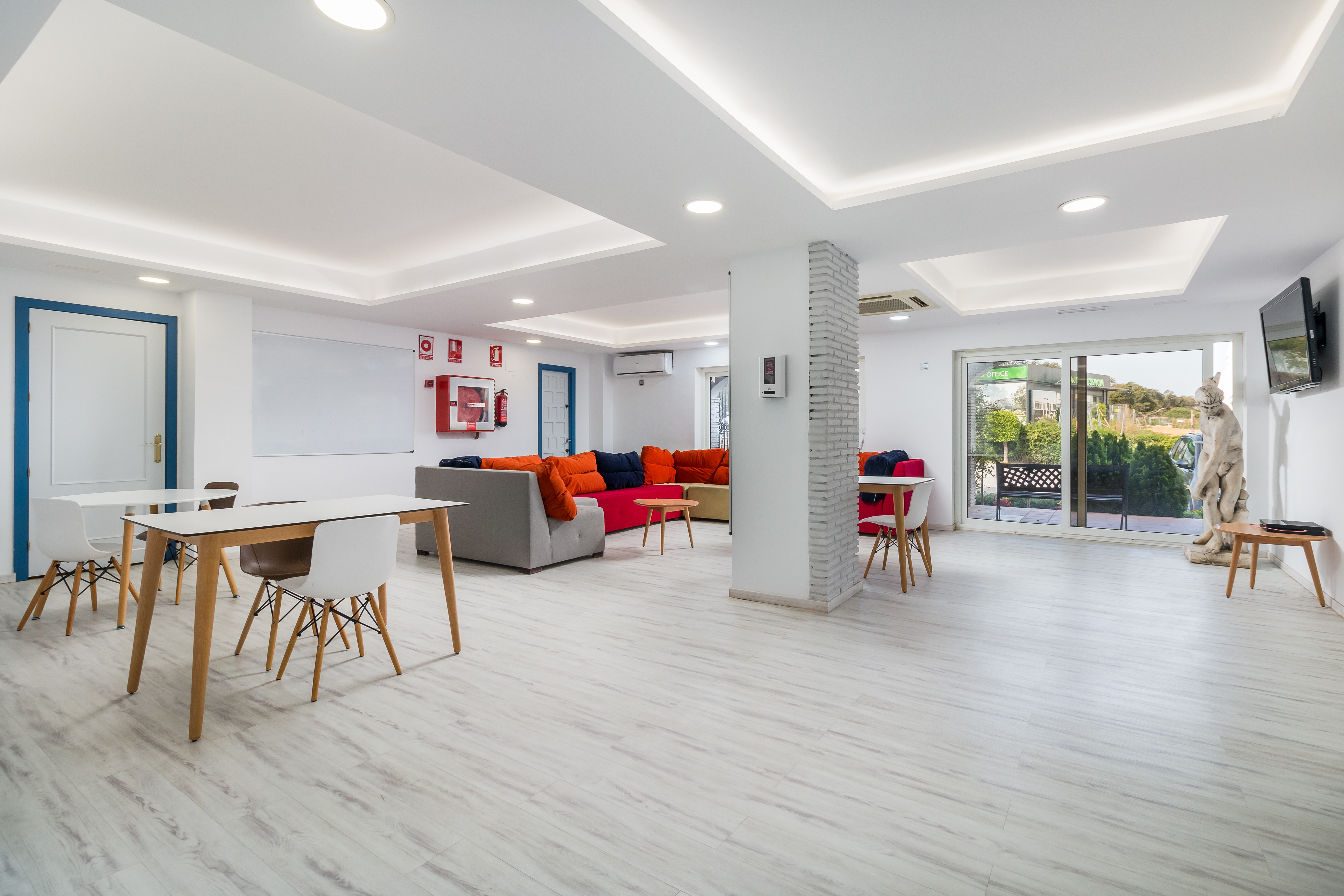 Hotel · San Roque · (R4074742)