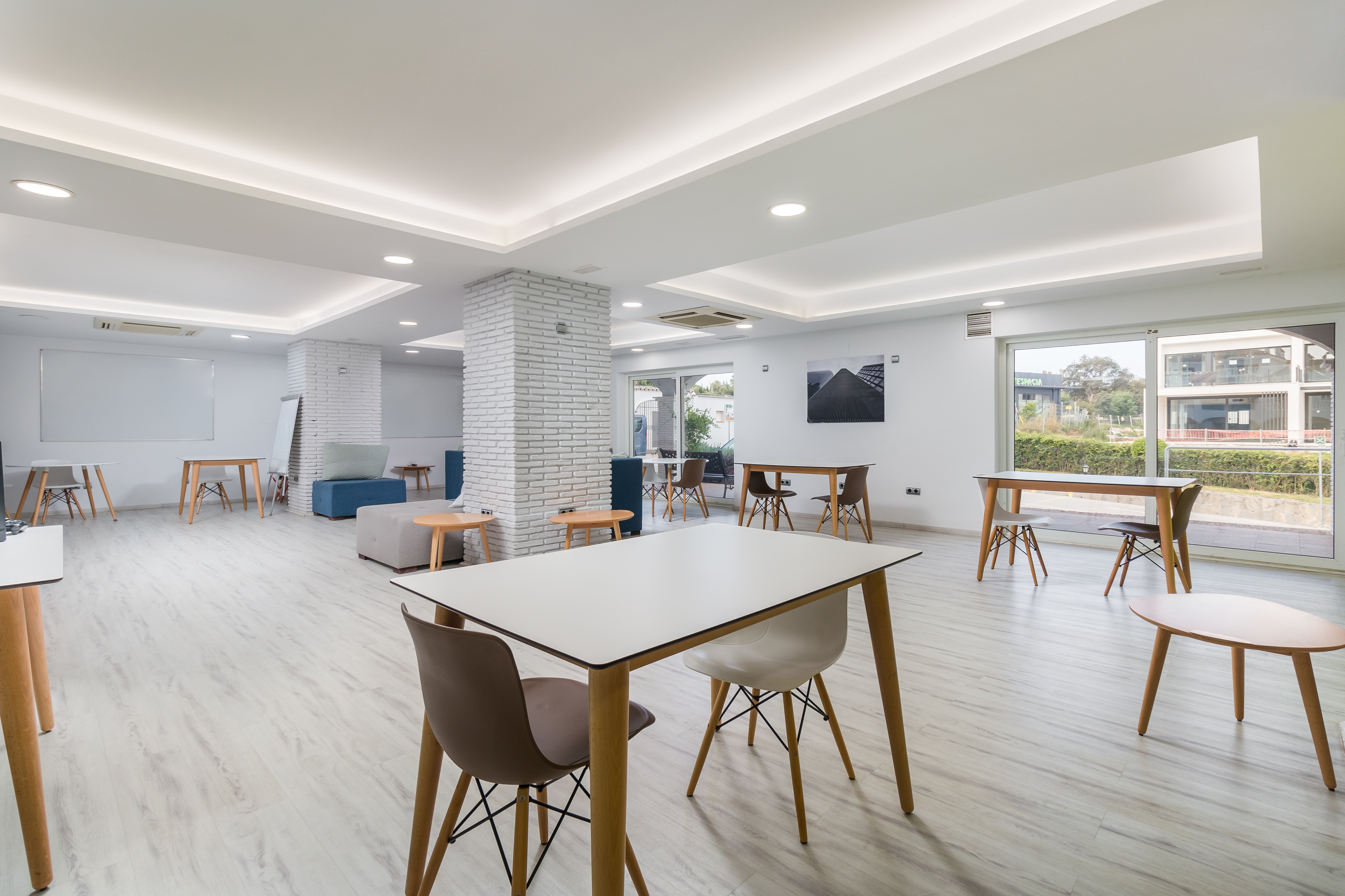 Hotel · San Roque · (R4074742)