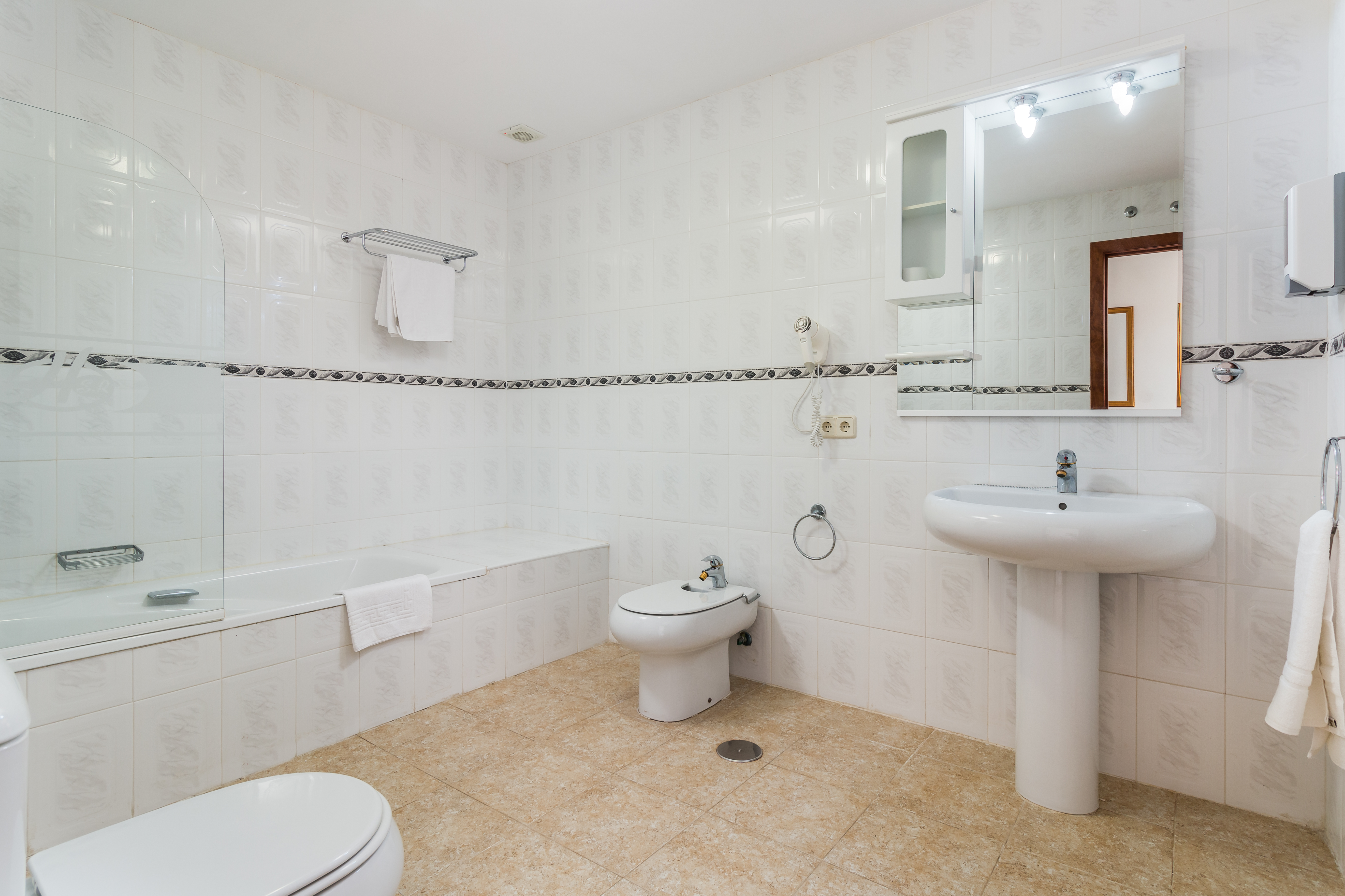 Hotel · San Roque · (R4074742)