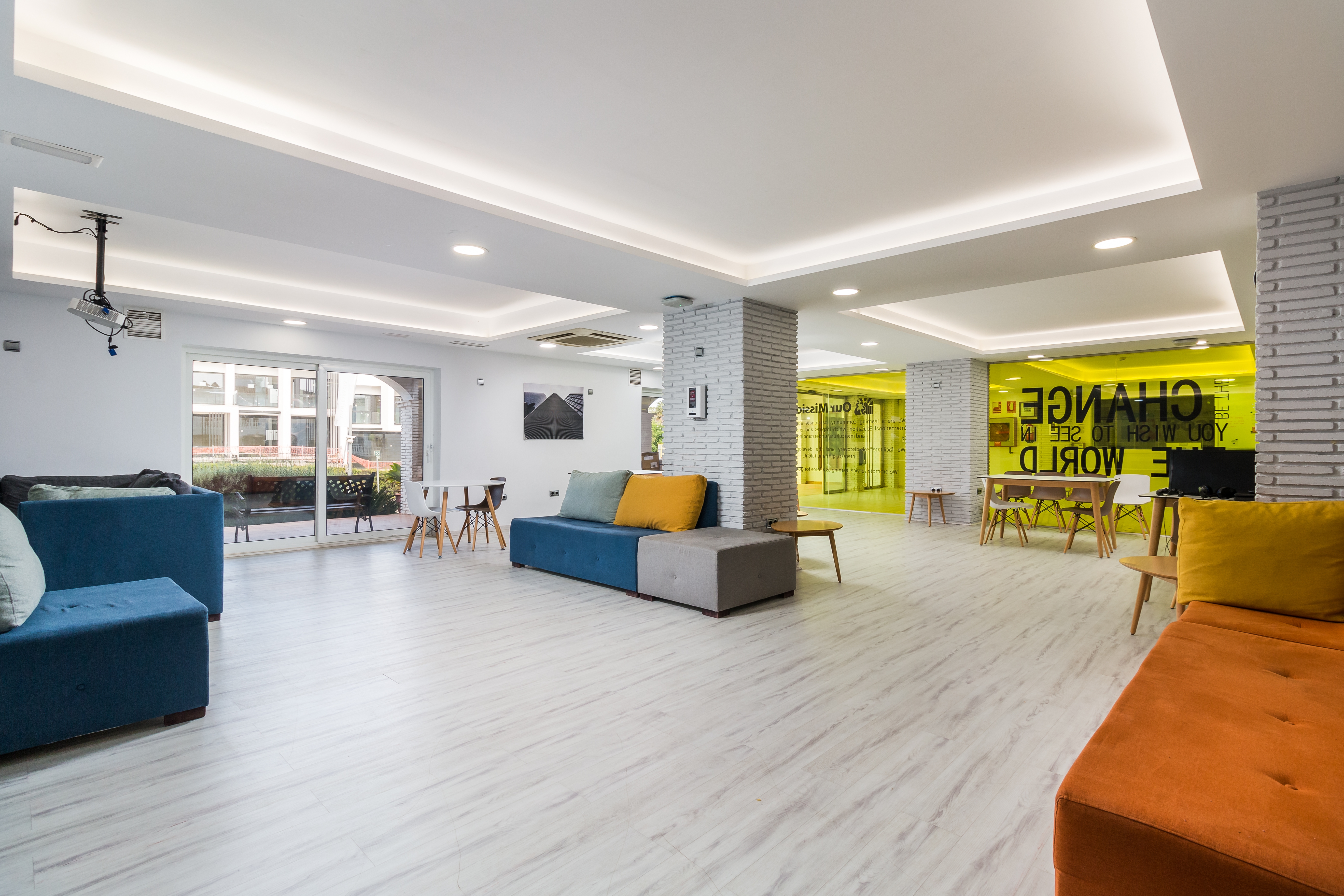 Hotel · San Roque · (R4074742)