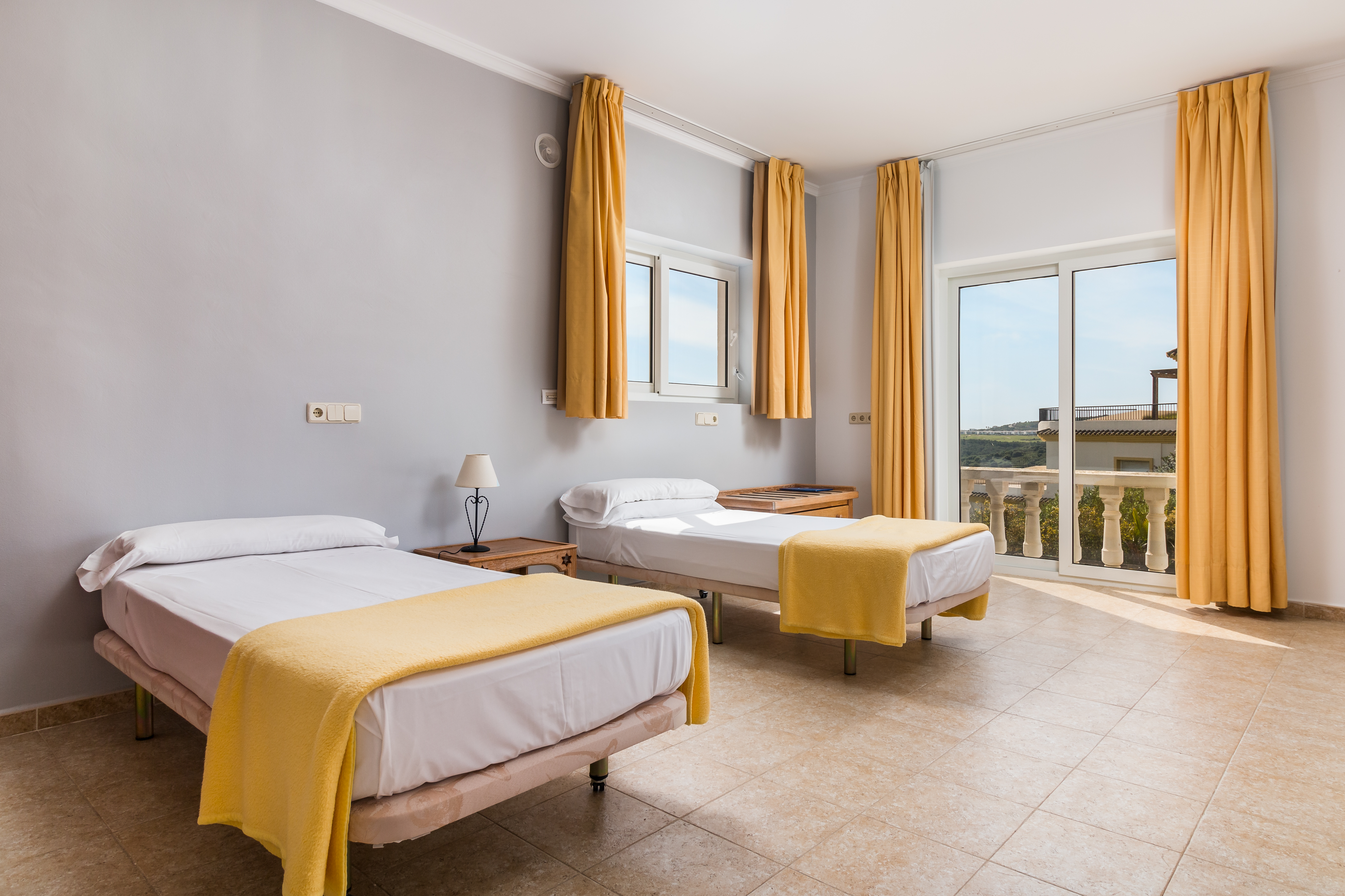 Hotel · San Roque · (R4074742)