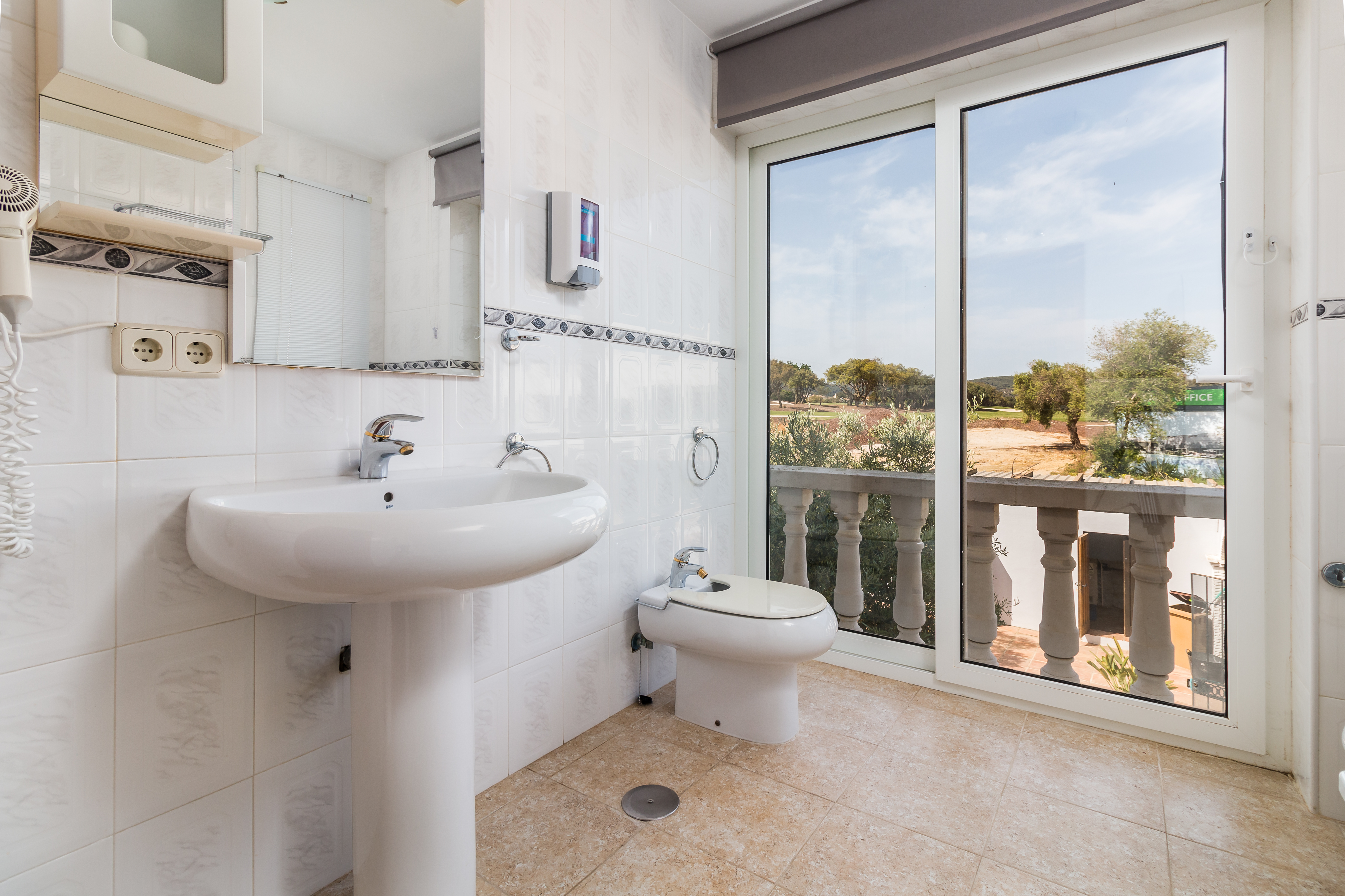 Hotel · San Roque · (R4074742)