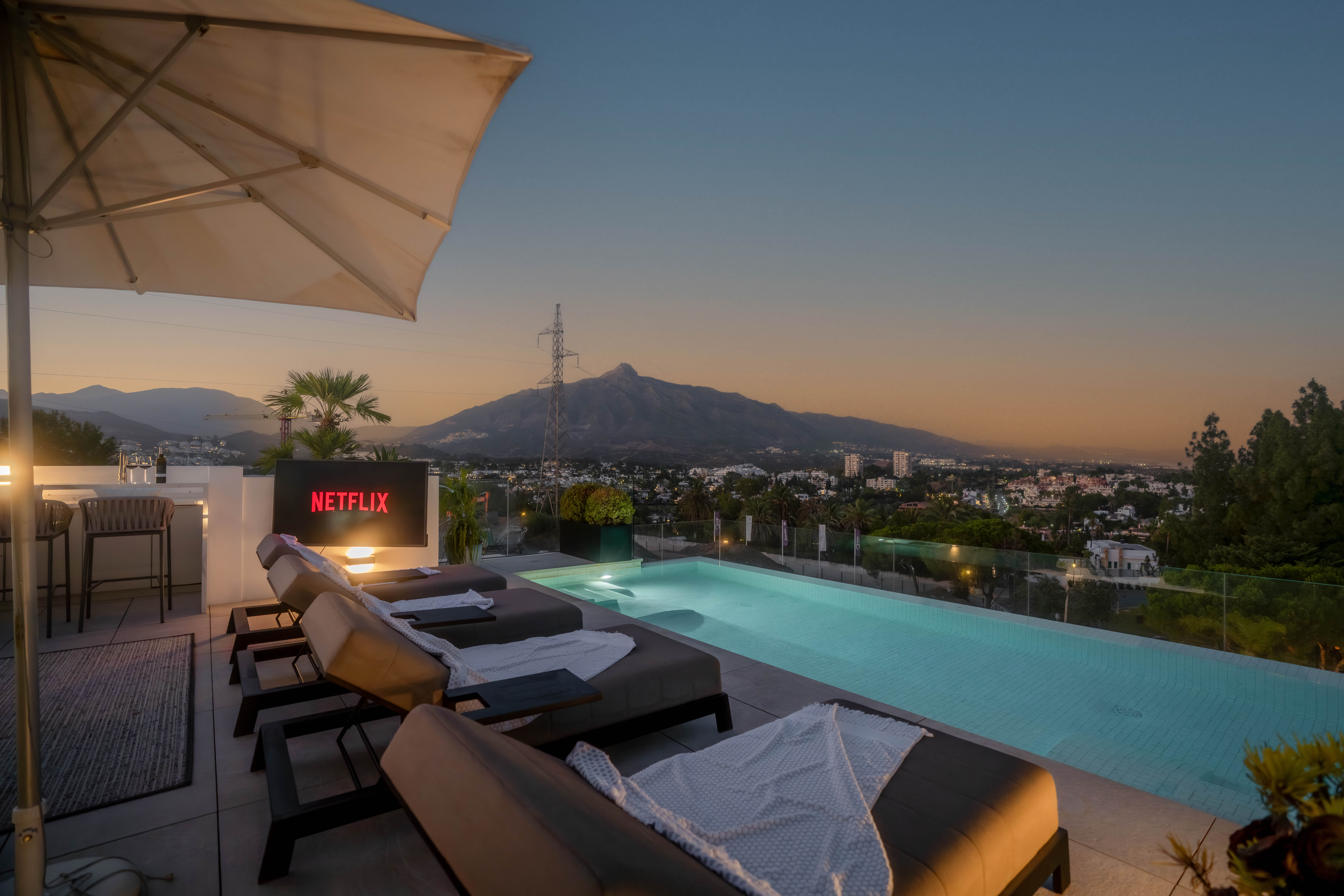 Villa · Marbella · (885-00372P)