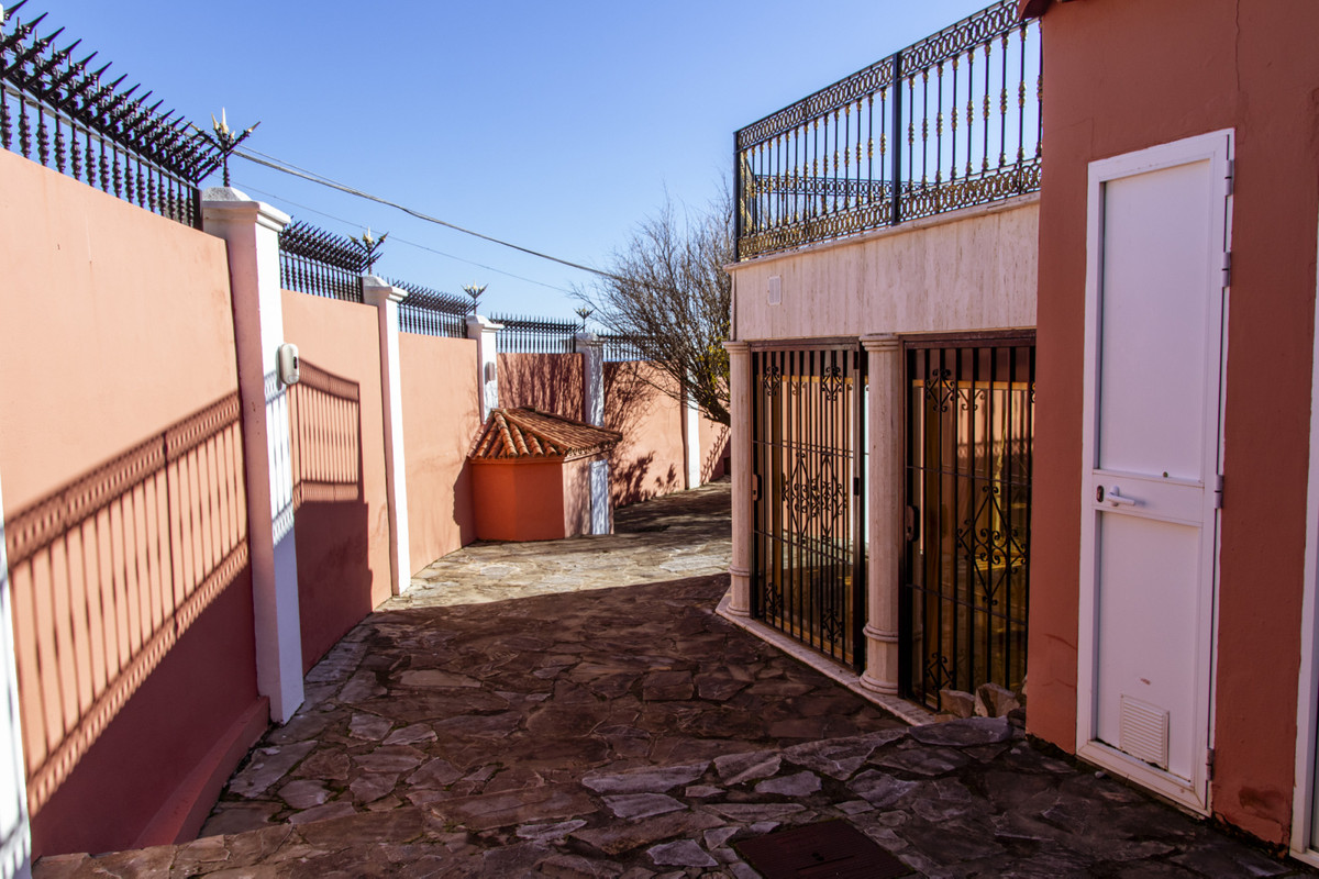 Villa · Estepona · (R3829441)