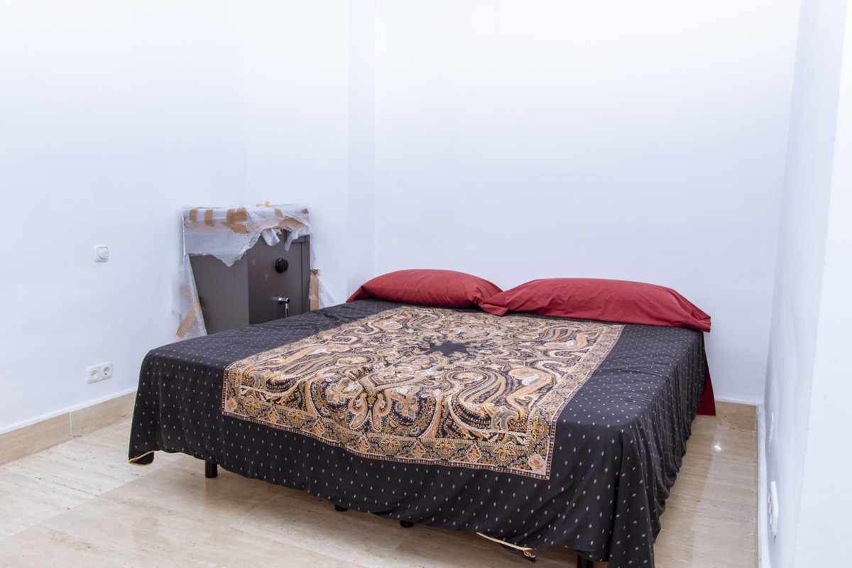 Villa · Estepona · (R3829441)