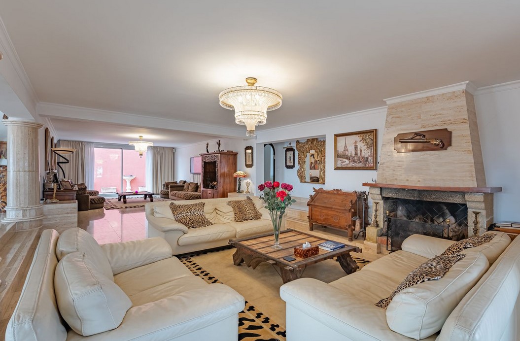 Villa · Estepona · (R3829441)