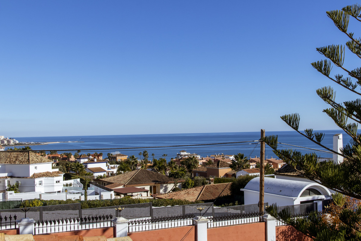 Villa · Estepona · (R3829441)